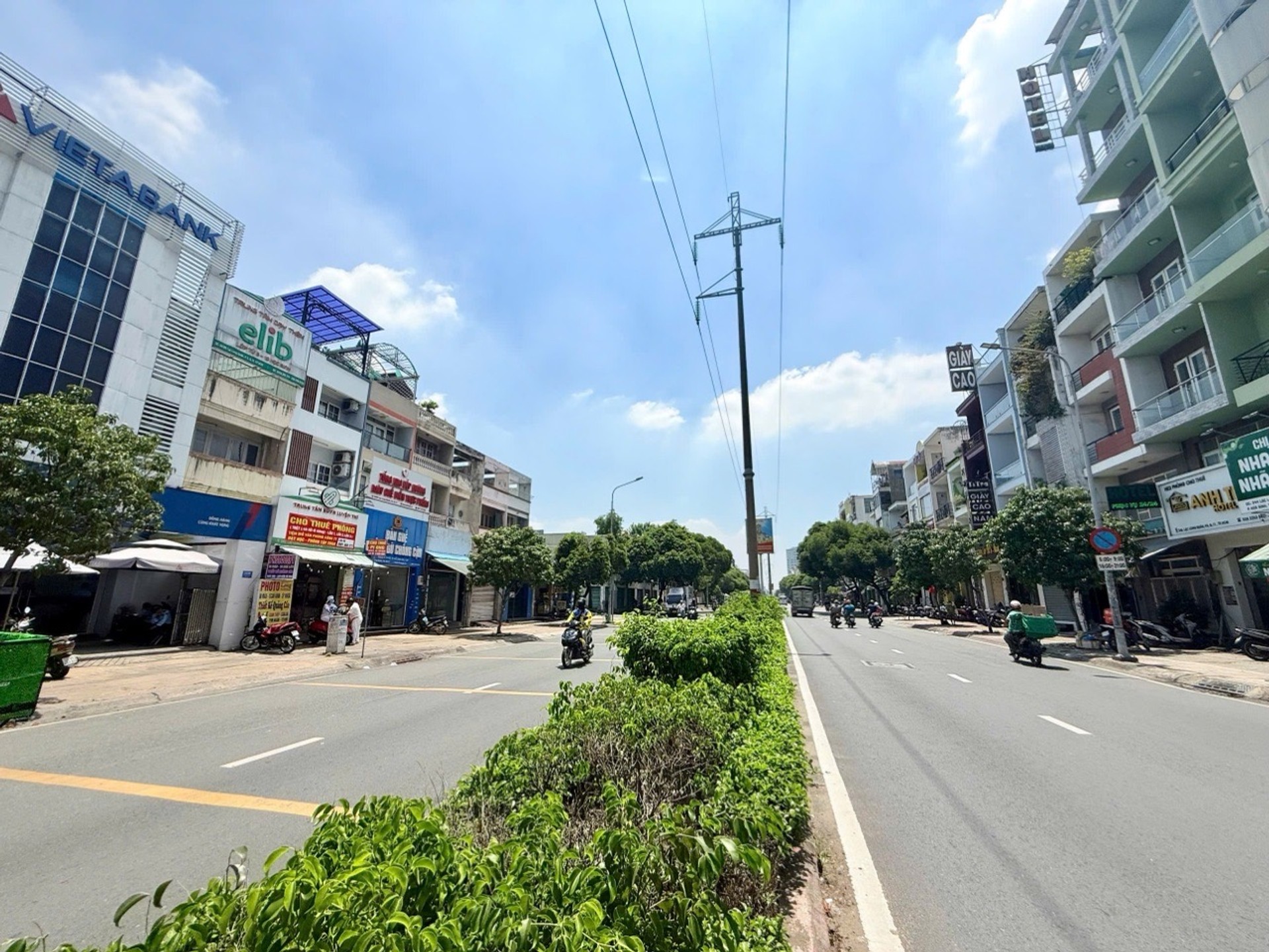 Nhà mặt phố góc quận 11, 87m2, 10 phòng, giá tốt