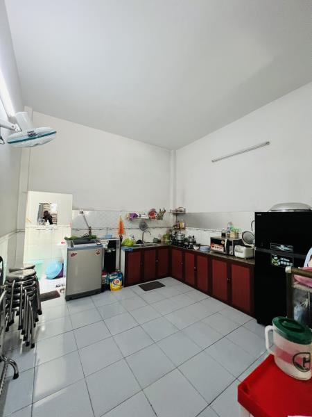 Nhà mặt tiền 64m2, 2 tầng, giá 6 tỷ tại Bình Tân