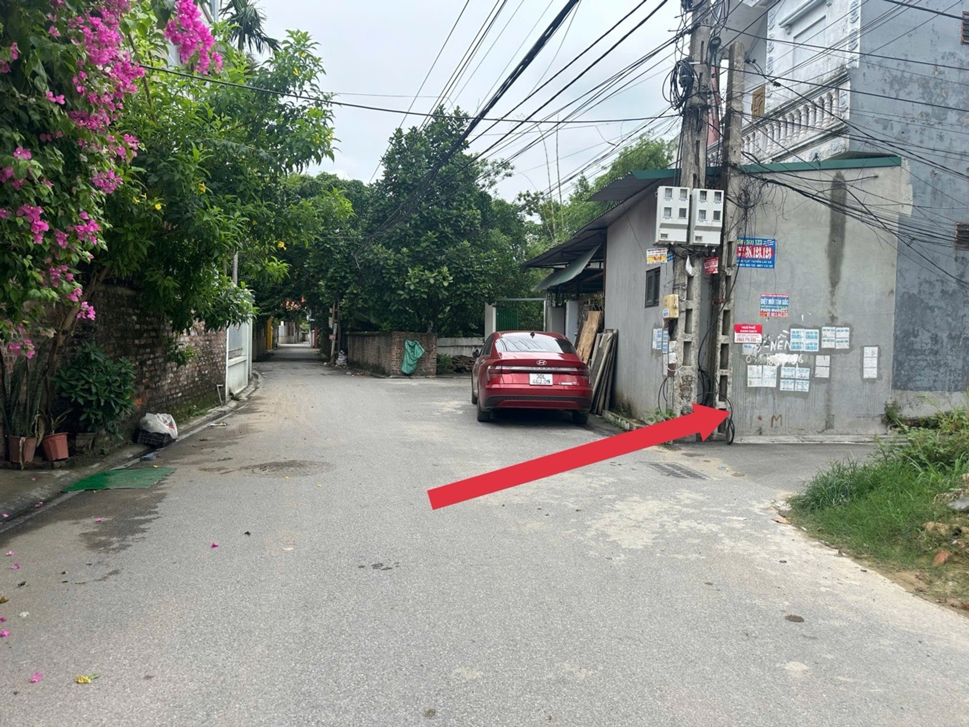 Cần bán nhanh mảnh đất lô góc thông ô tô 7 chỗ,gần trường cấp 3 Việt Hùng