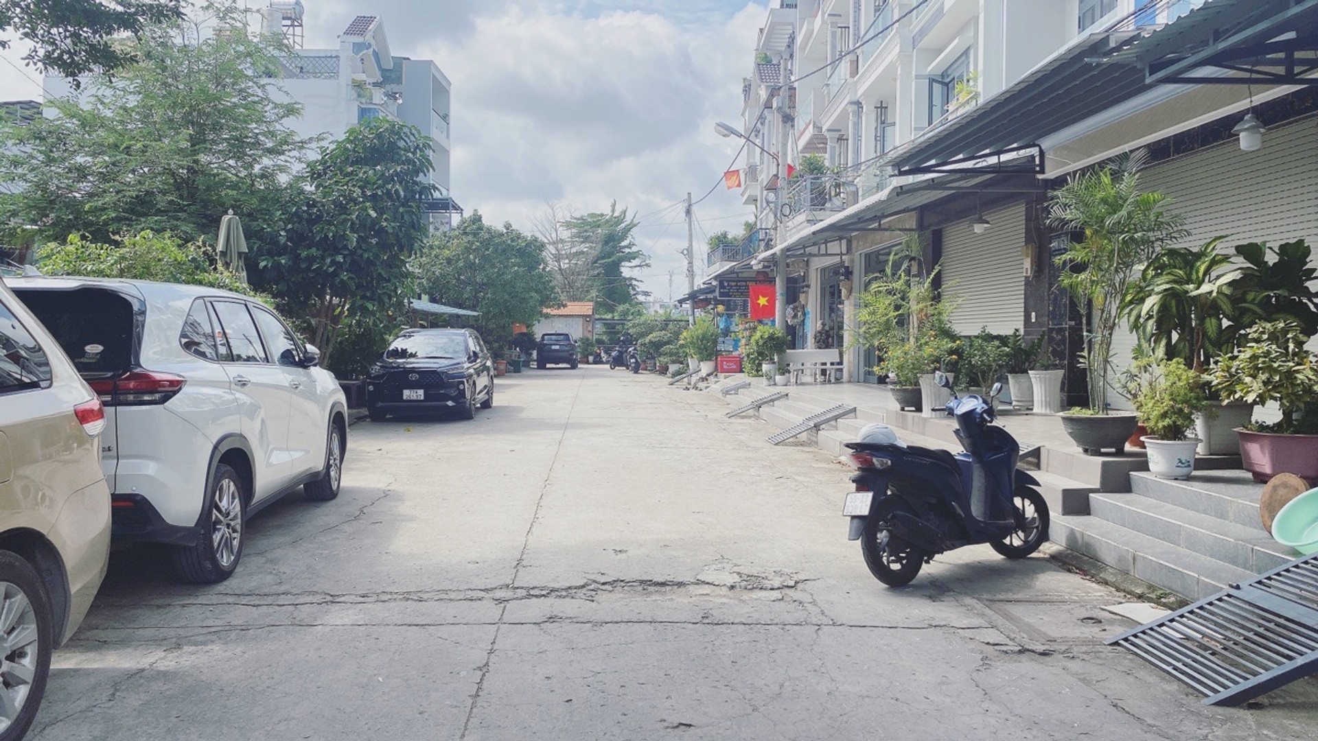 Bán nhà riêng - Hẻm xe tải - 3 tầng - 4PN - Thị Trấn Nhà Bè - mặt tiền gần 6m