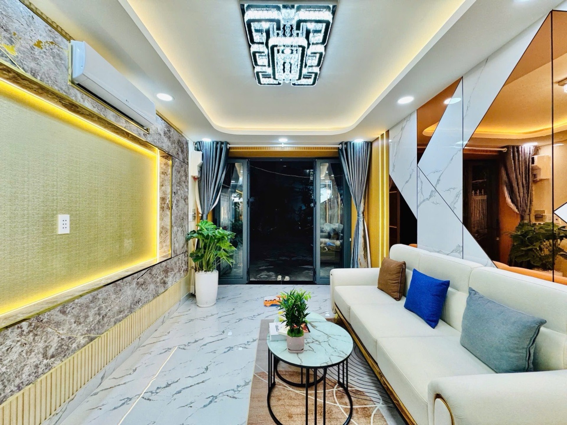Nhà 4 Tầng Phan Tây Hồ - Xe Tải Đậu Trước Cửa, Sổ Vuông Đẹp