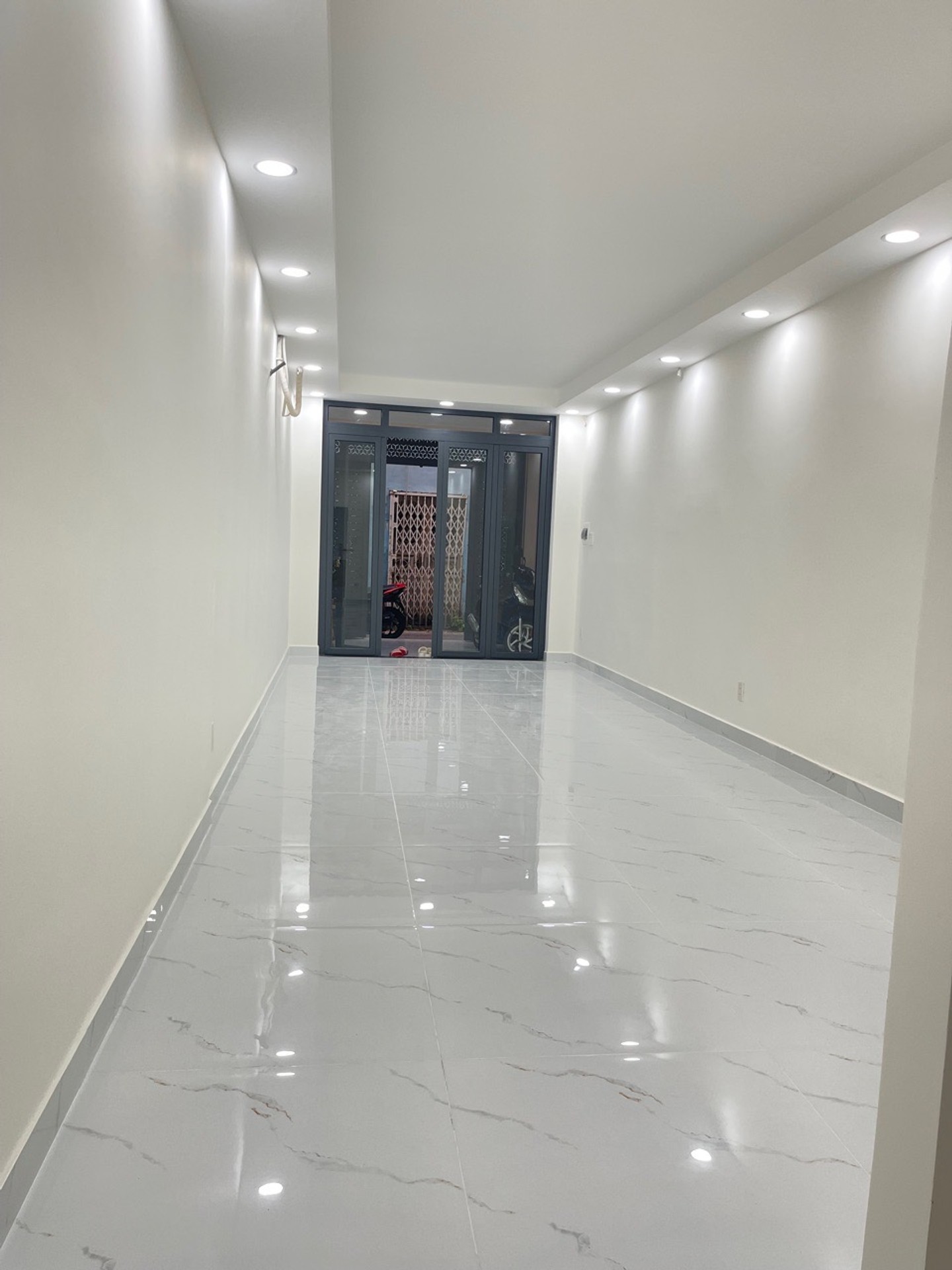 Cơ hội sở hữu nhà 2 tầng mới sửa gần mặt tiền Ni Sư Huỳnh Liên, giá tốt giảm ngay 200 triệu