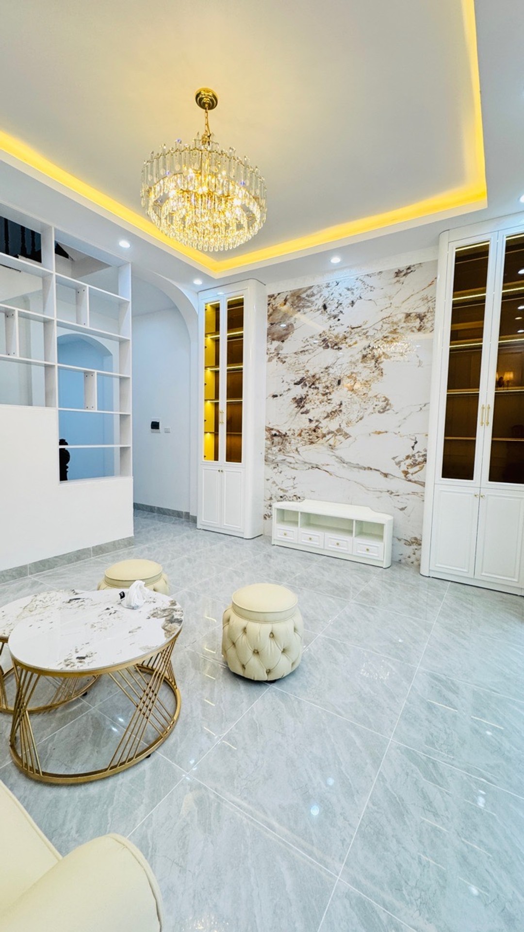 Nhà đẹp Trương Định tặng xe VinFast - Hiếm có khó tìm