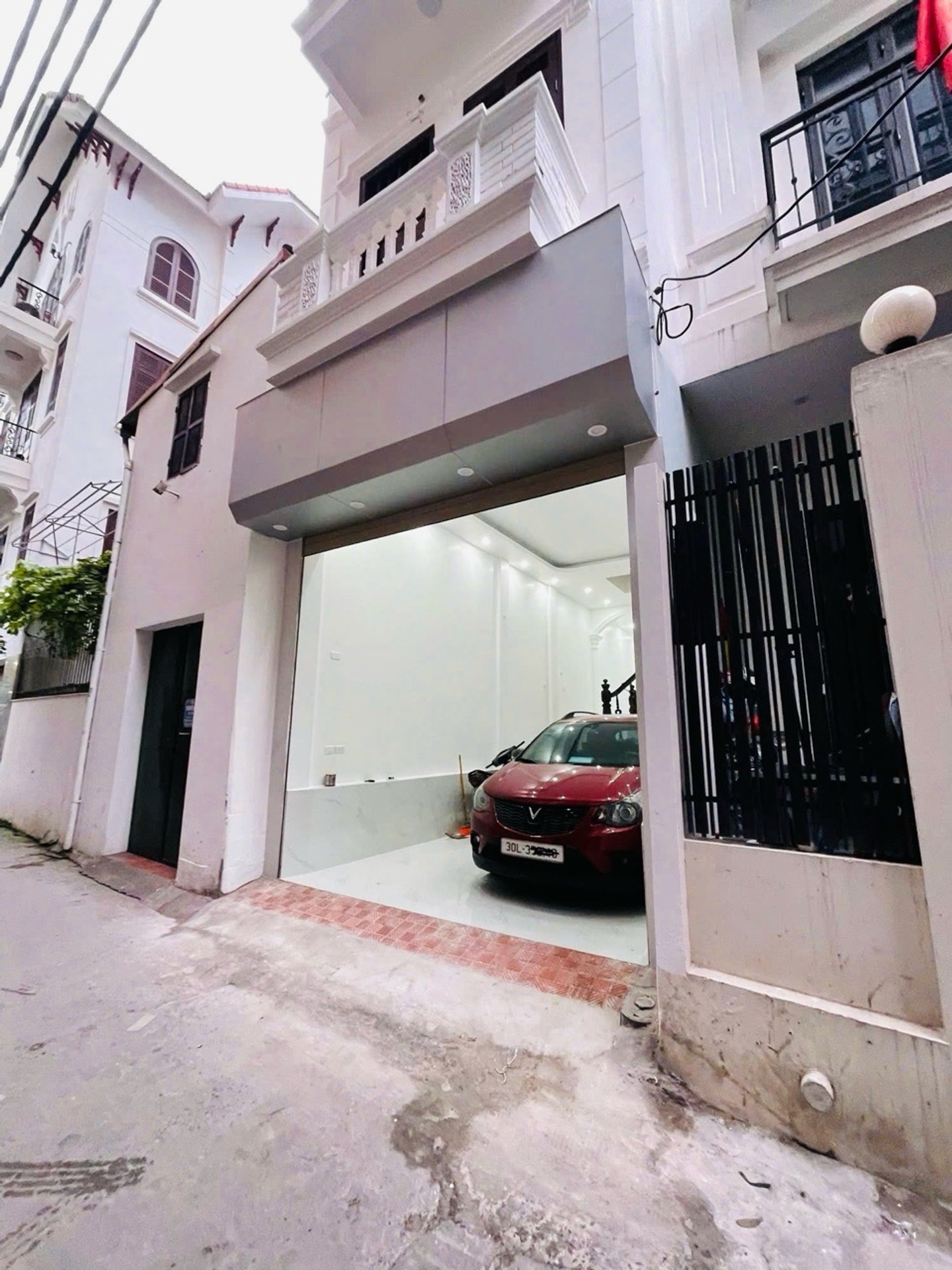 Bán nhà 4 tầng 4PN tại Hoàng Mai, ô tô vào nhà, kinh doanh tốt