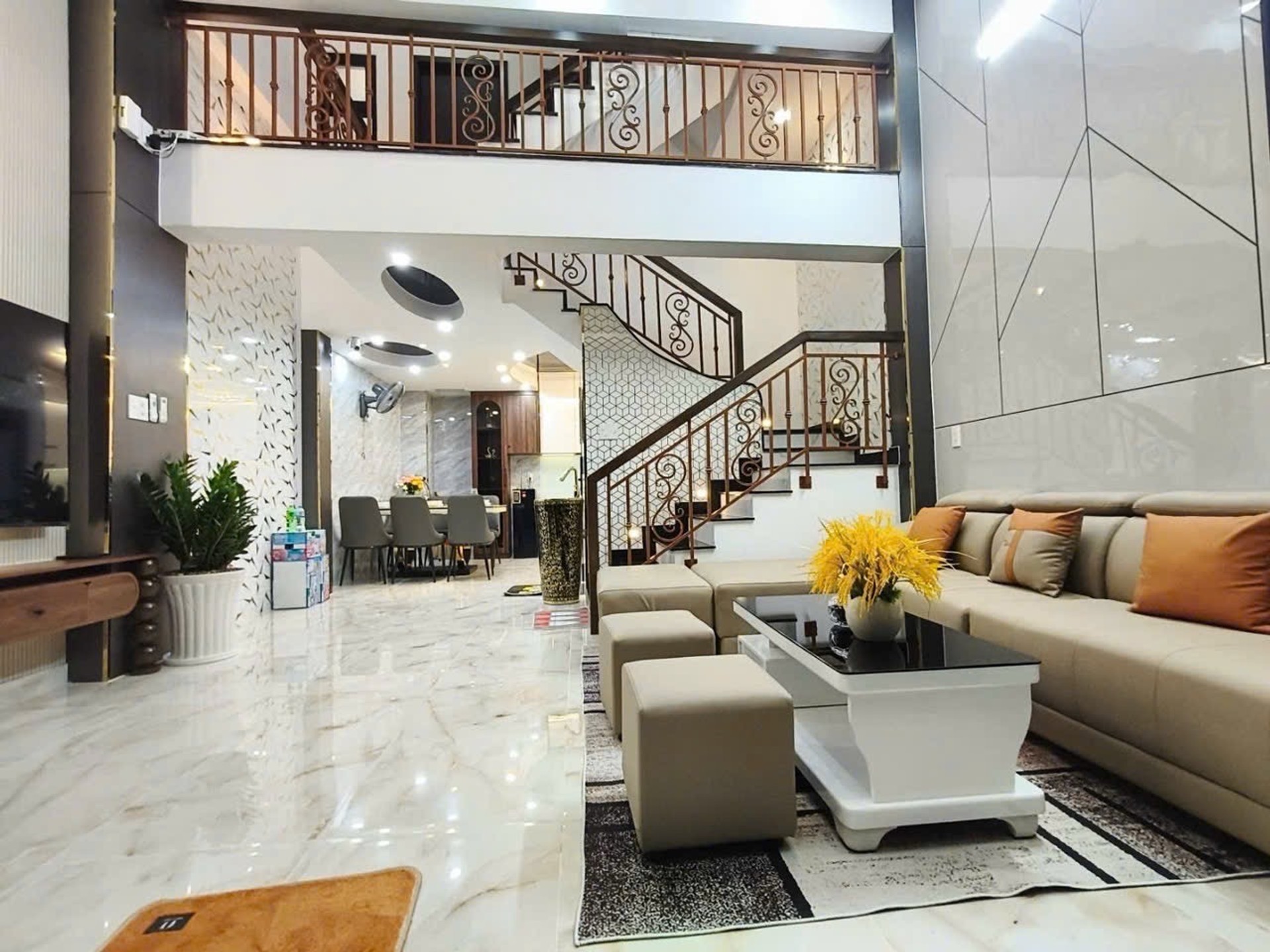 Nhà 3 tầng hẻm ô tô 5m, 3 phòng ngủ, full nội thất, giá 7.6 tỷ