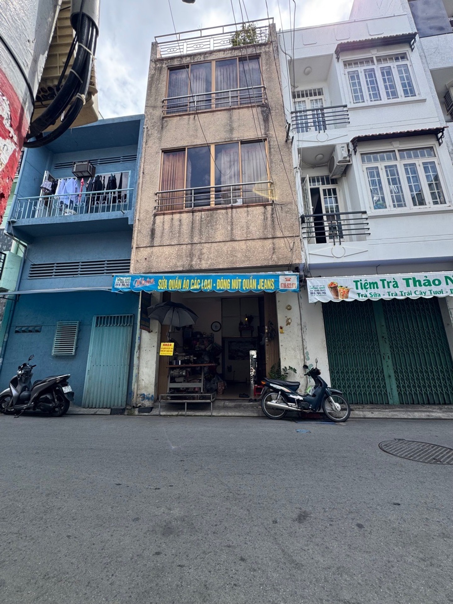 Nhà 4 tầng mặt tiền rộng gần chợ Hoàng Hoa Thám Tân Bình