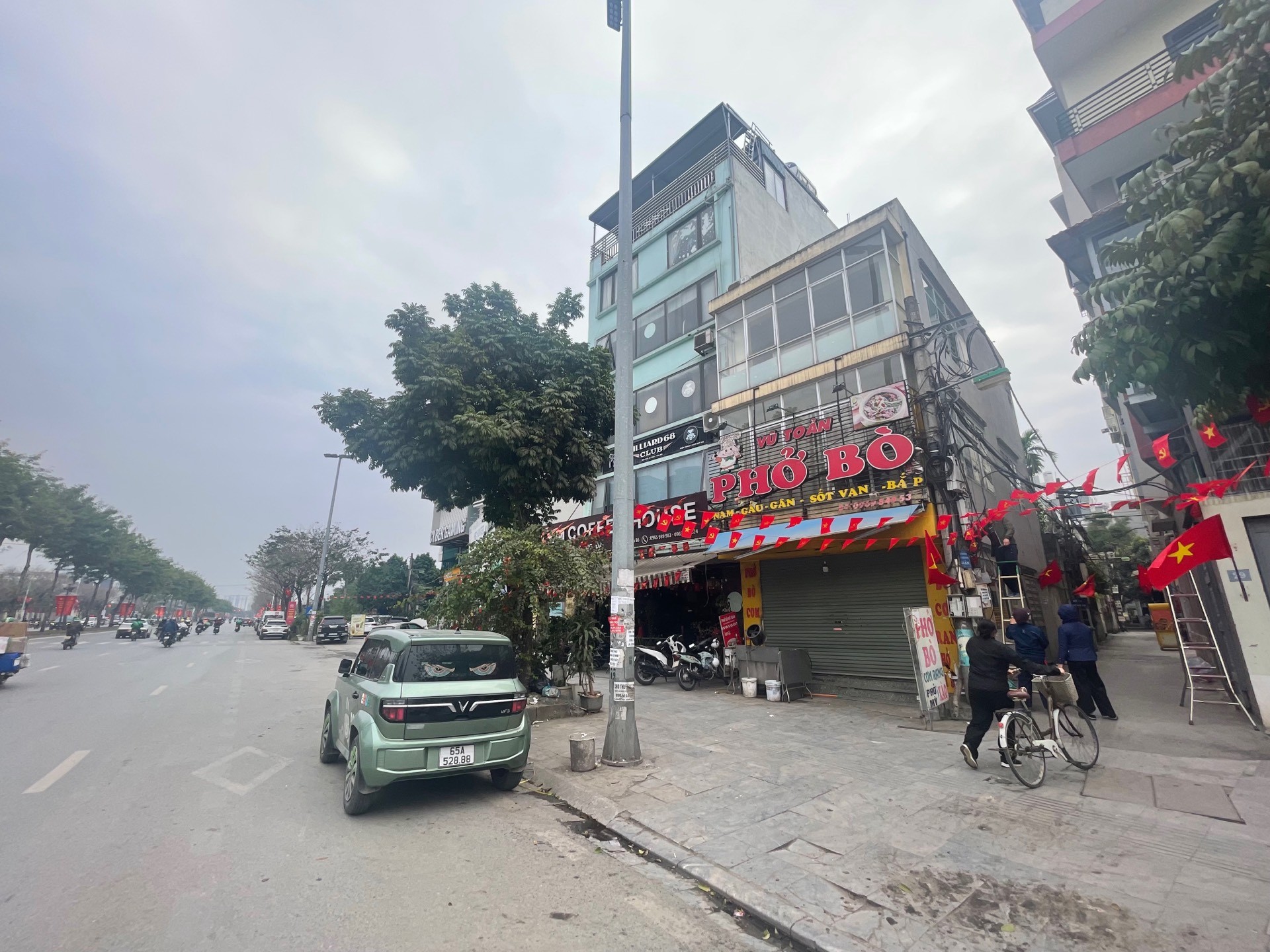 Bán nhà mặt phố 3 tầng lô góc vị trí đắc địa, ô tô tránh, kinh doanh sầm uất