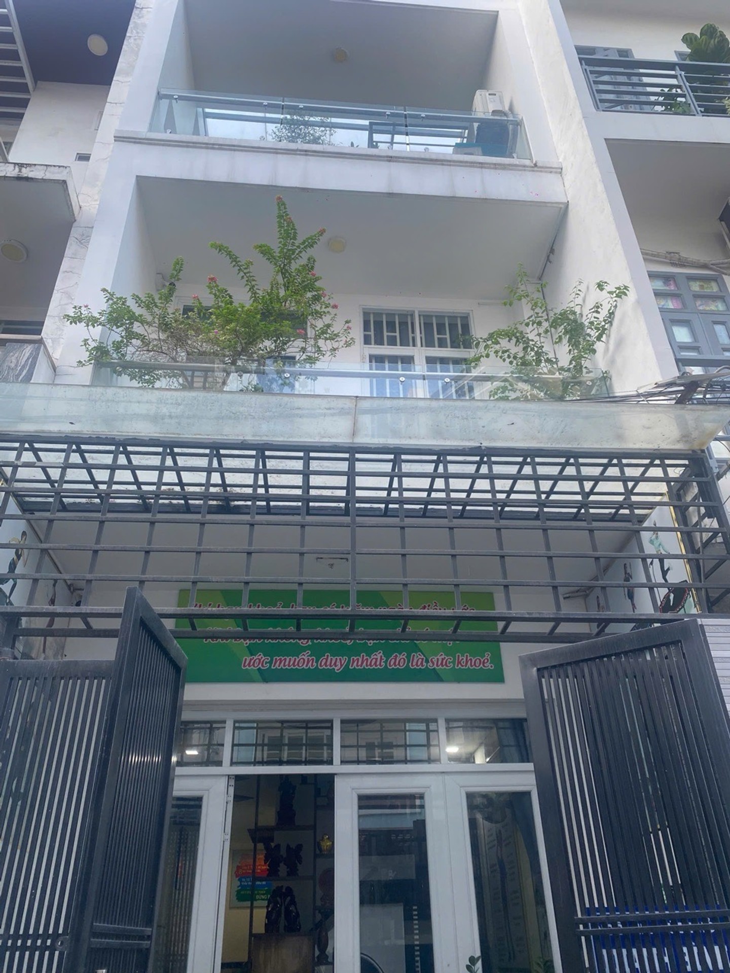 Nhà 4 tầng hẻm xe hơi, gần Phạm Văn Đồng
