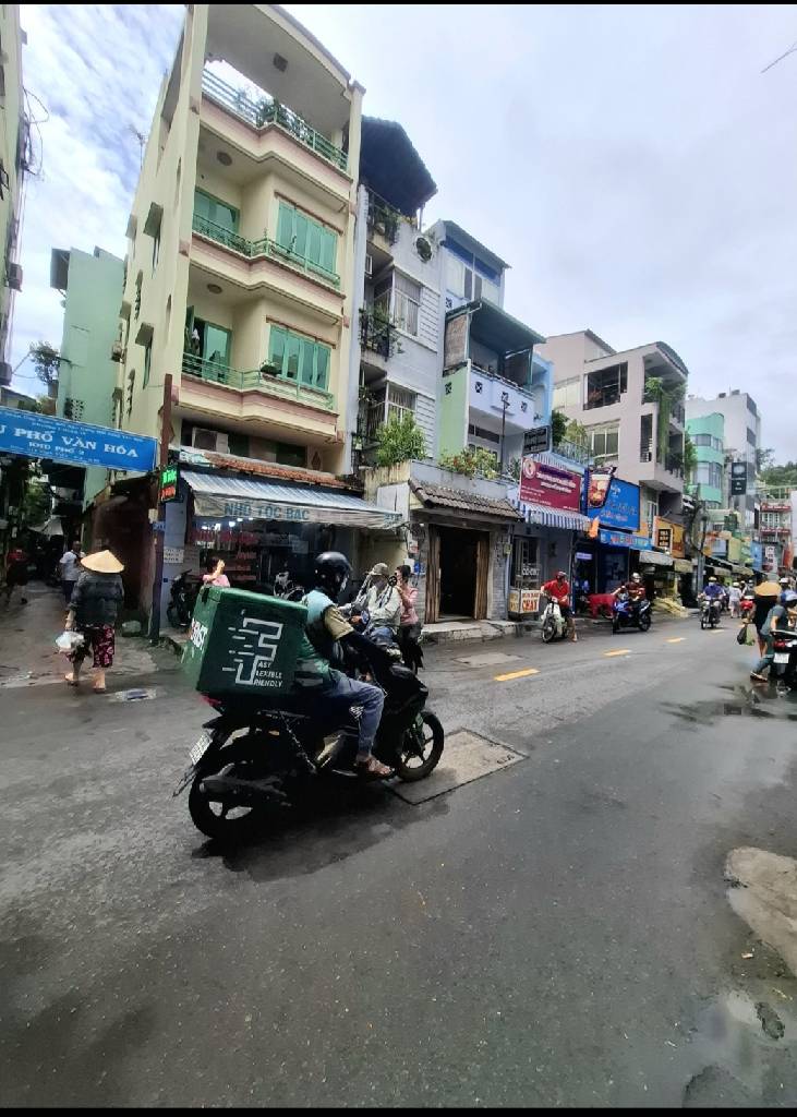 Nhà mặt phố sầm uất, doanh thu cao, cơ hội hiếm tại trung tâm thành phố