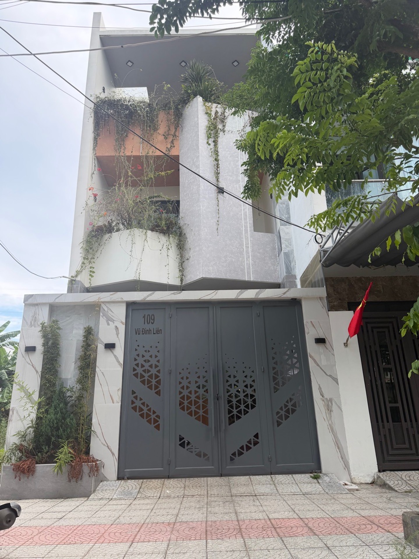 Nhà mặt phố đẹp giữa lòng Hòa Xuân, không gian sông mát lành