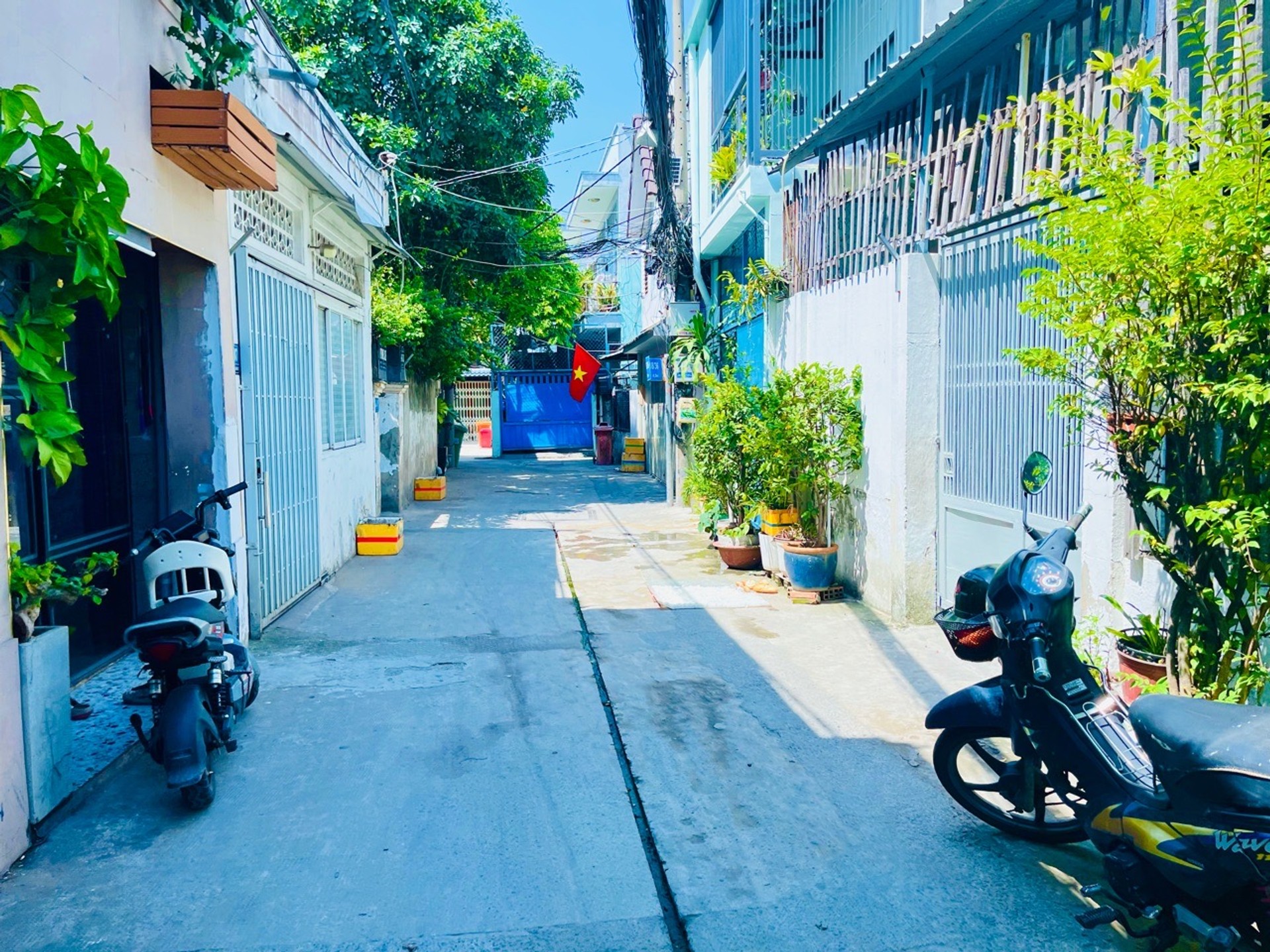 Bán nhà riêng 3 tầng phường Tân Thuận Quận 7, hẻm thông, sổ hồng chính chủ