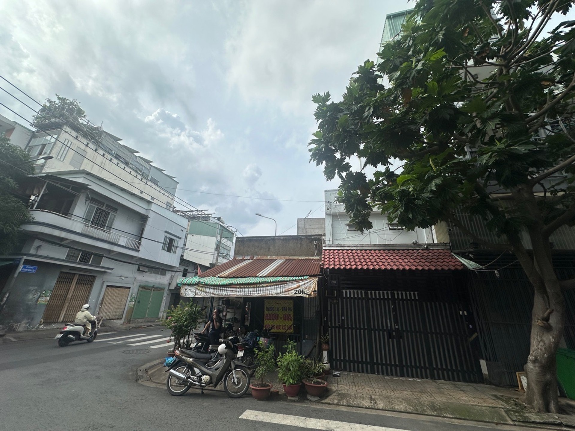 Nhà mặt phố Tân Phú giá tốt, sổ hồng rõ ràng