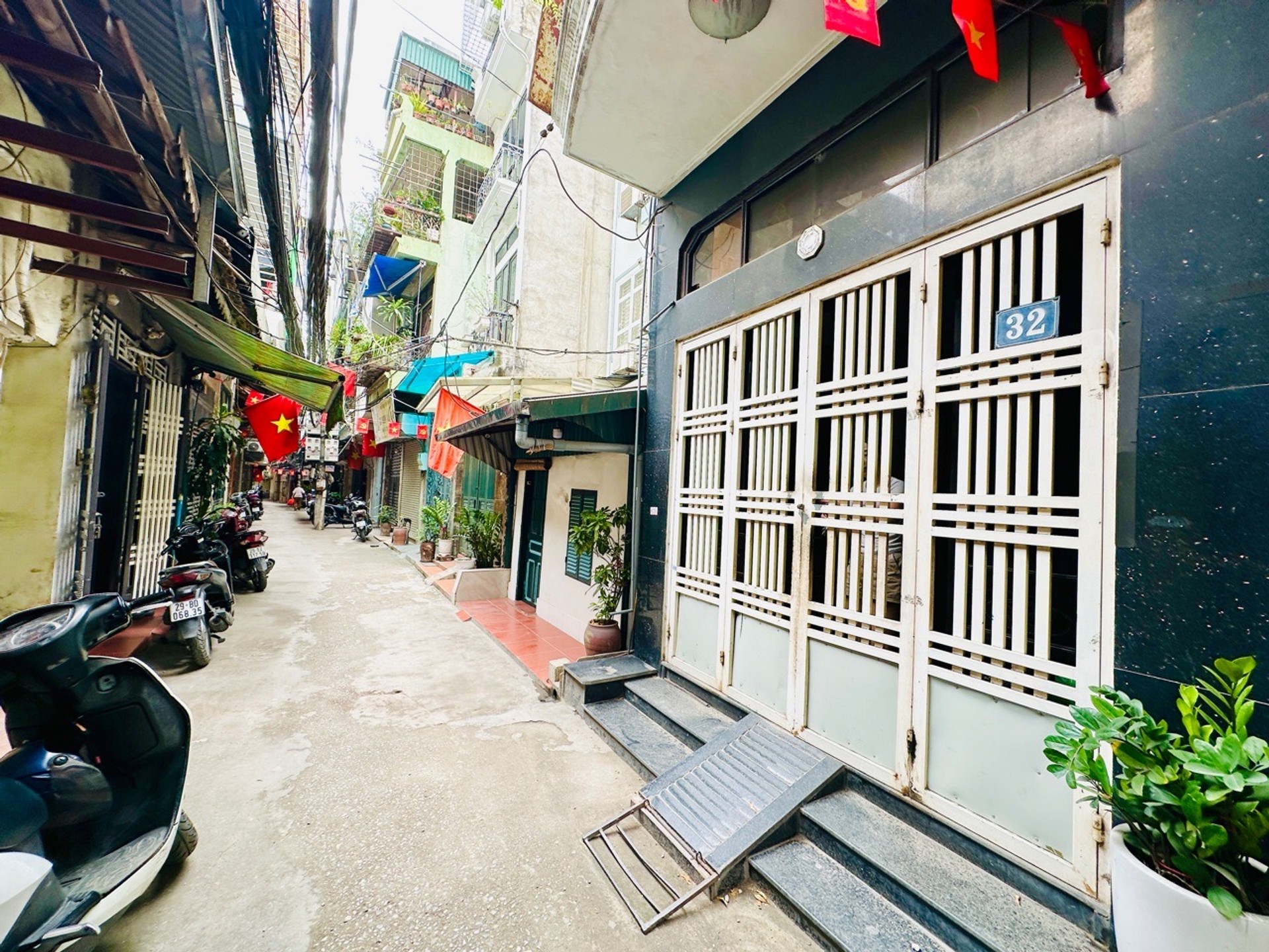 Bán nhà riêng 4 tầng tại khu vực, 42m2, pháp lý cơ sở, giá 9,95 tỷ đồng