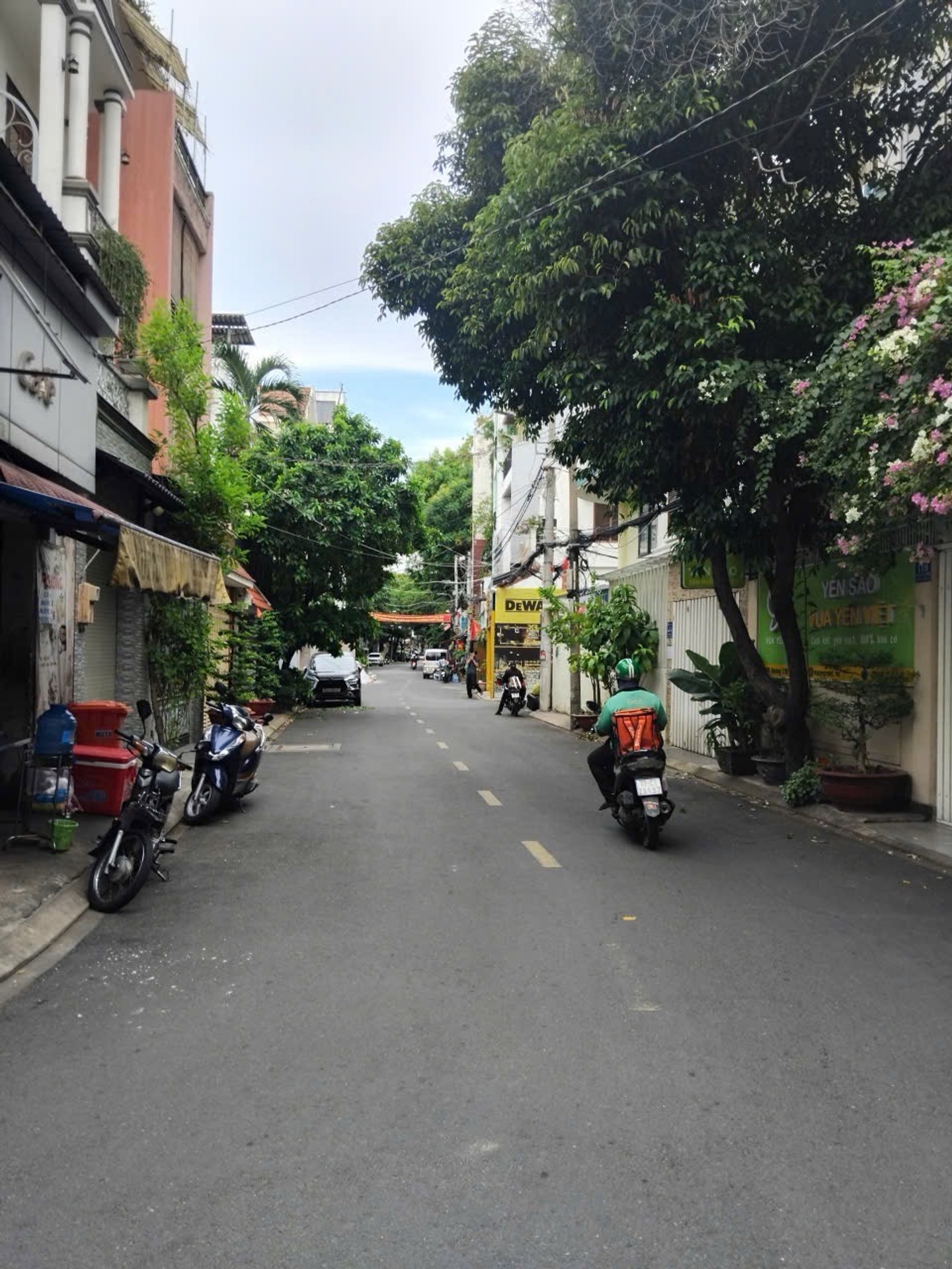 Bán nhà mặt tiền 3 tầng khu K300 diện tích 138m2 giá 32 tỷ