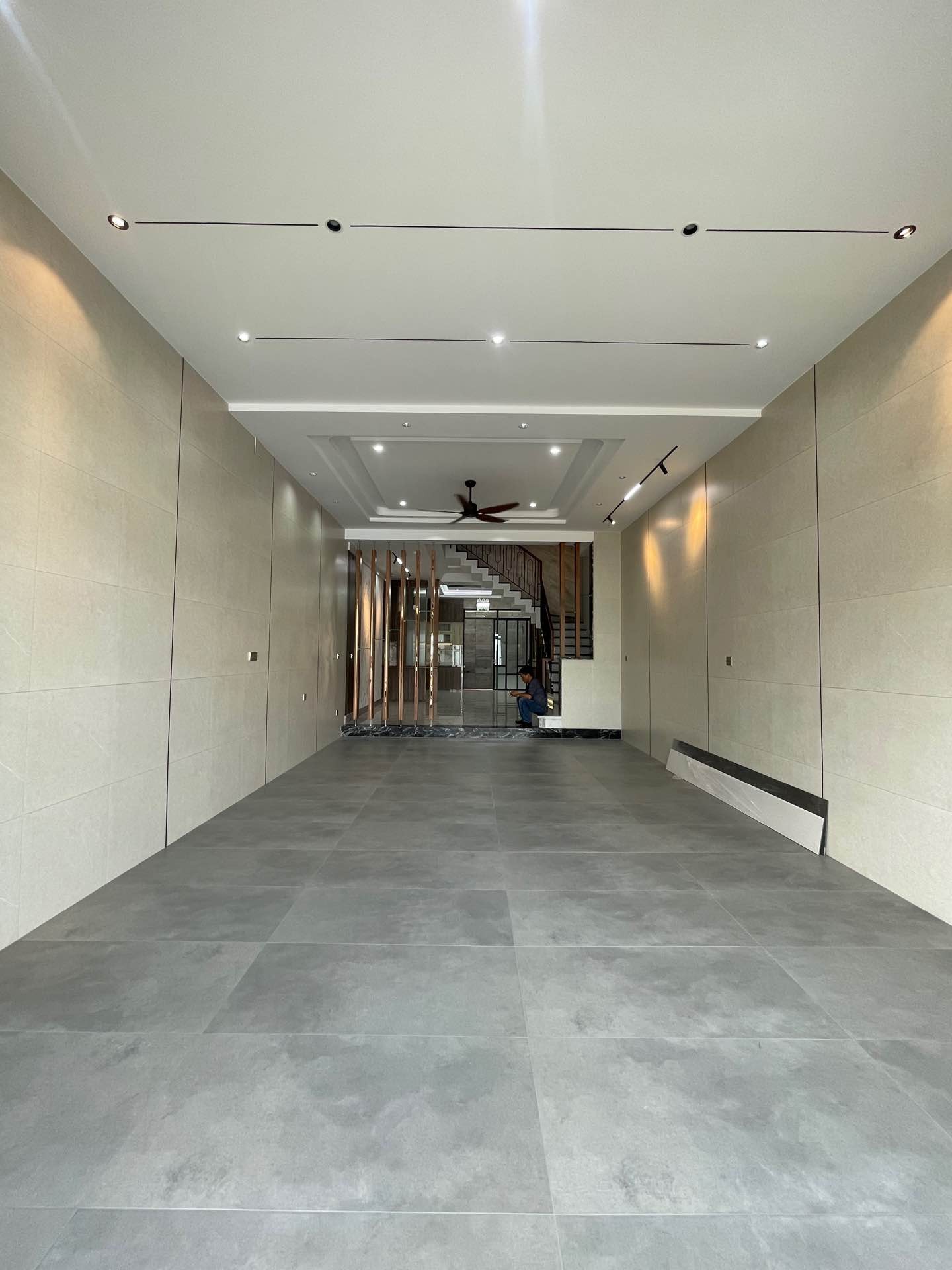 Nhà mặt phố 4 tầng rộng 100m2 giá 16,5 tỷ tại Bình Tân