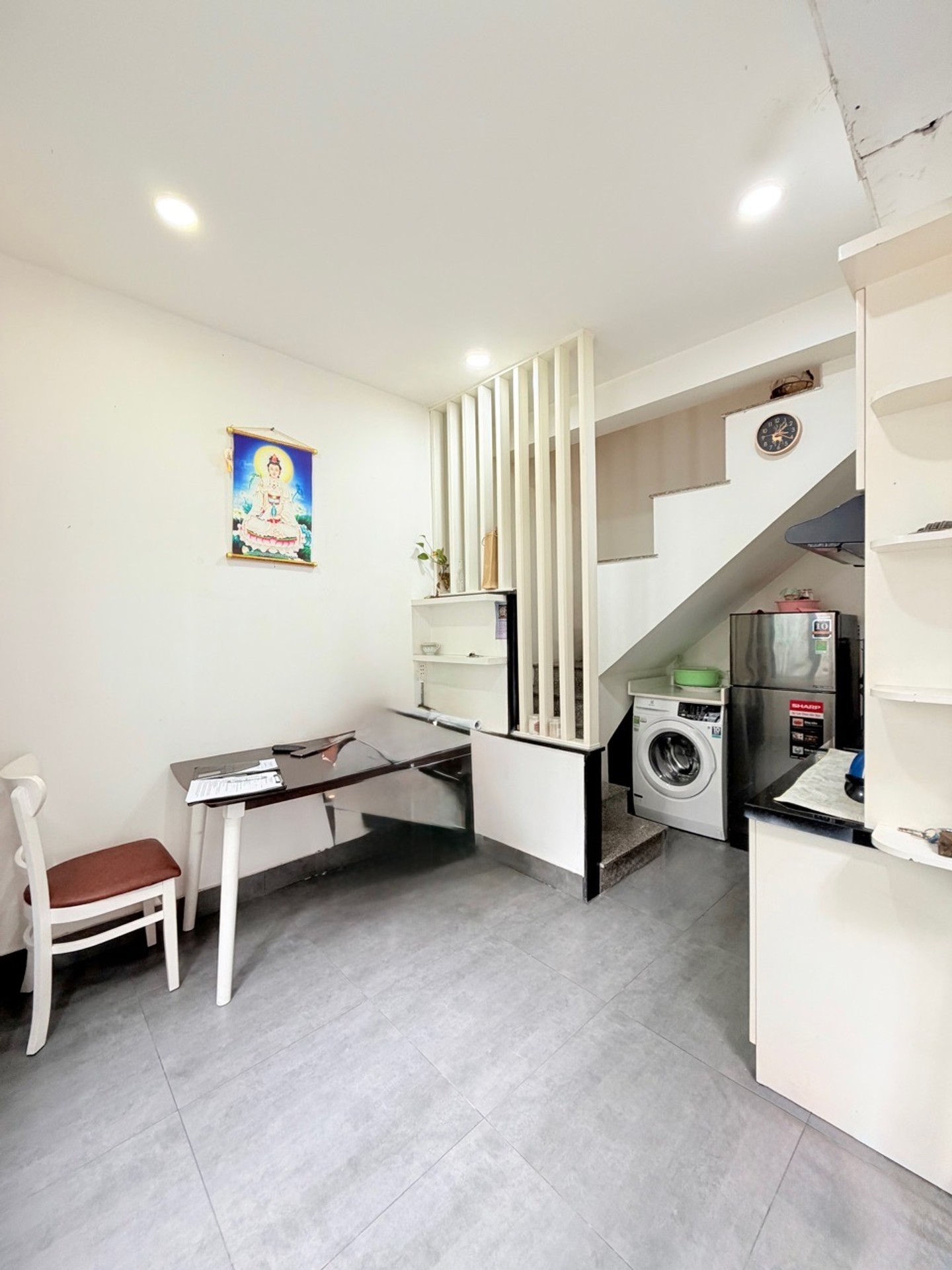 Nhà 4 tầng xinh xắn quận 10, chỉ việc xách vali về ở