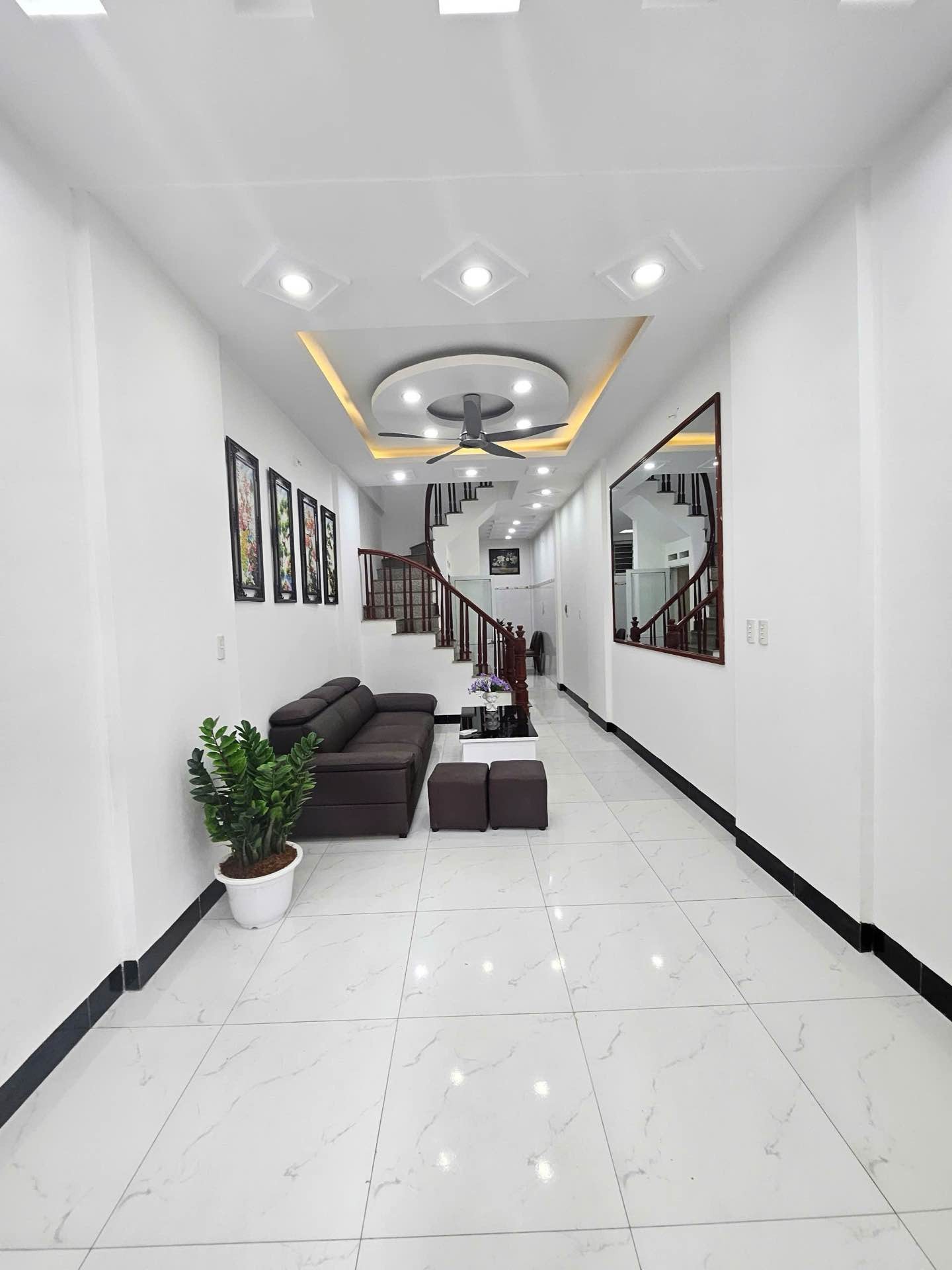 Nhà 4 tầng đẹp Đại Từ, 38m2, 4 tầng, đầy đủ công năng, nhà thoáng sáng.
