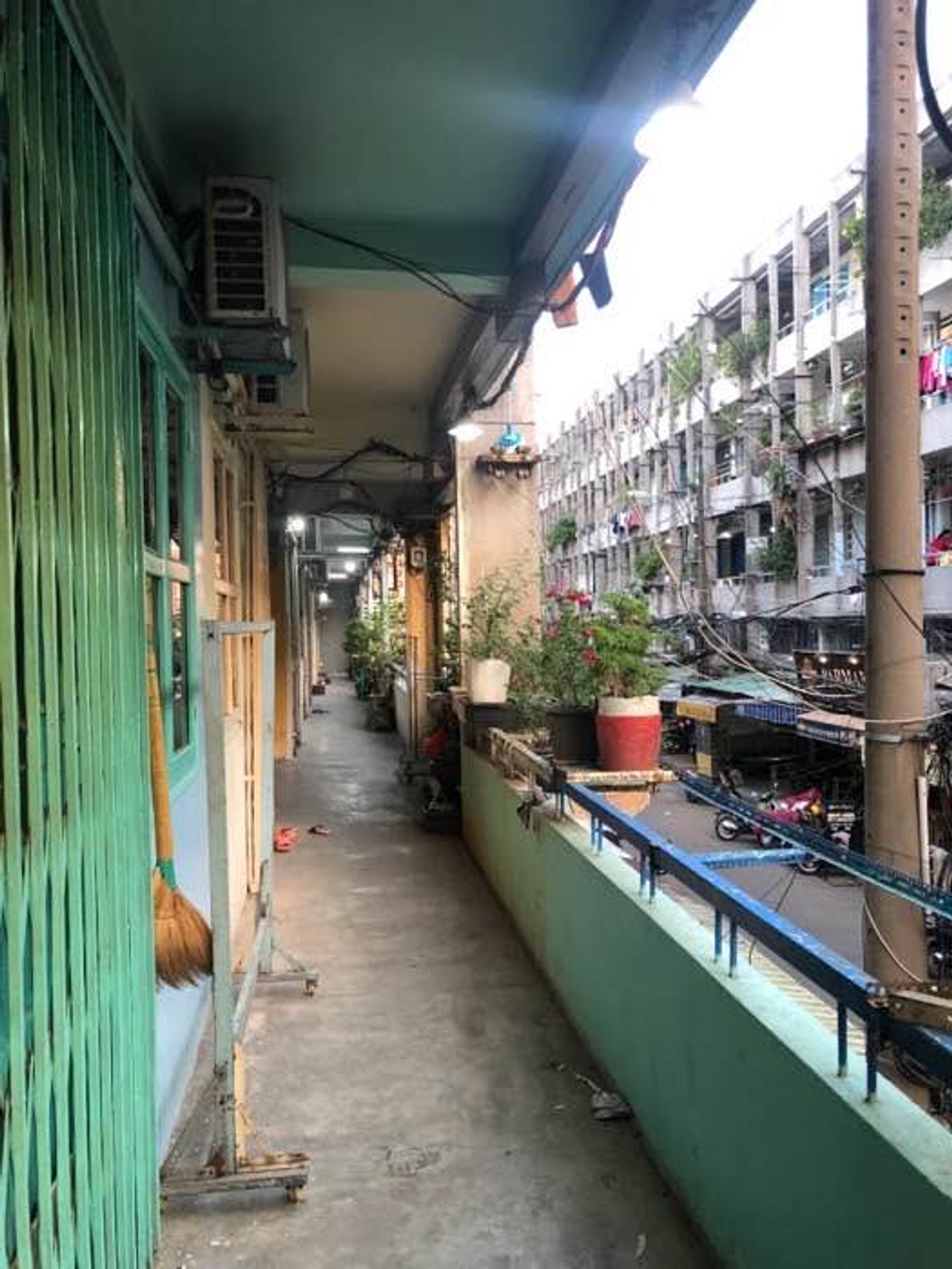 Chợ Hoa Đầm Sen kinh doanh ngày đêm.
P112