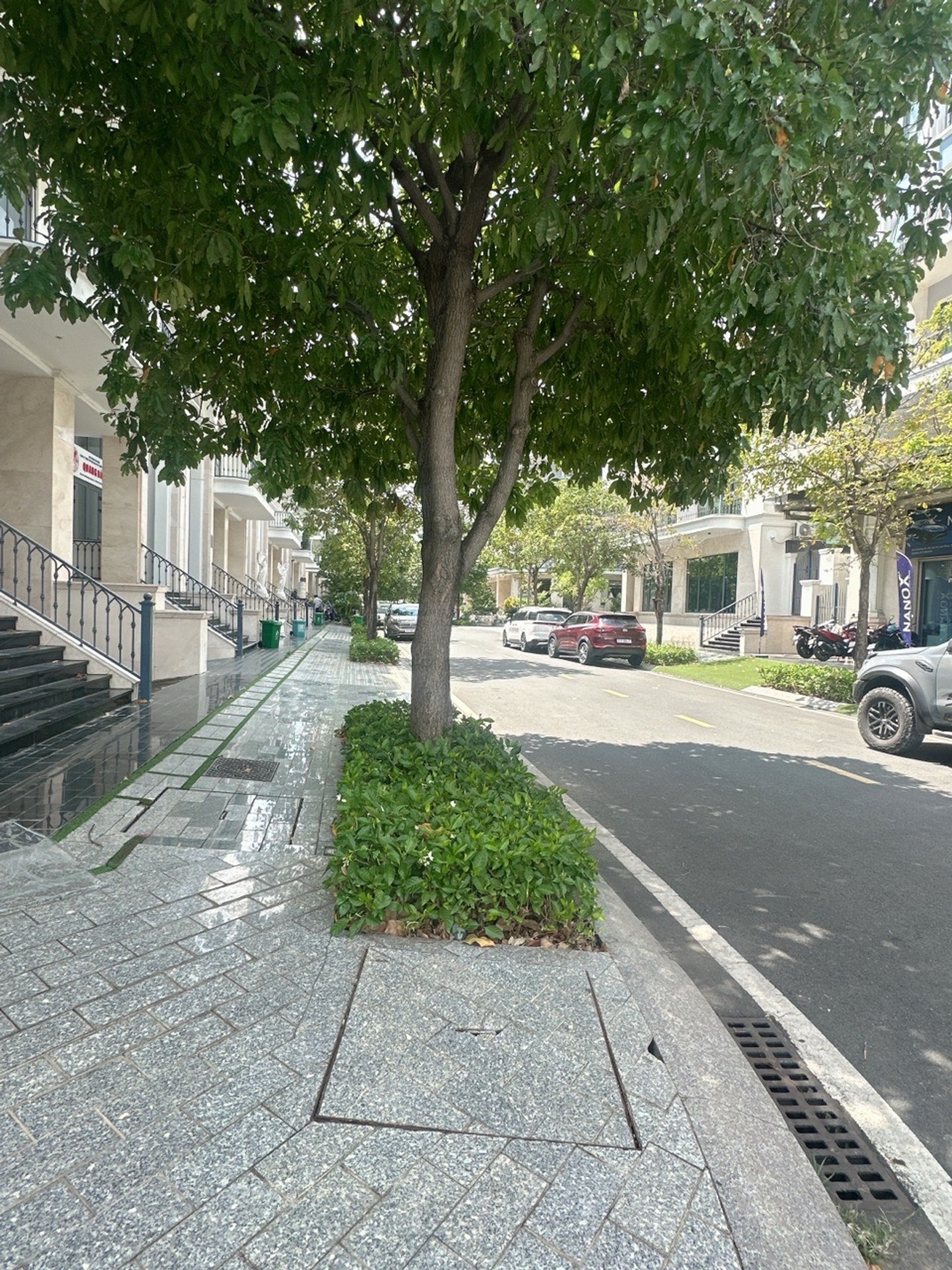 Nhà mặt phố góc 2 mặt tiền 5 tầng tại Đại đô thị Vạn Phúc City
