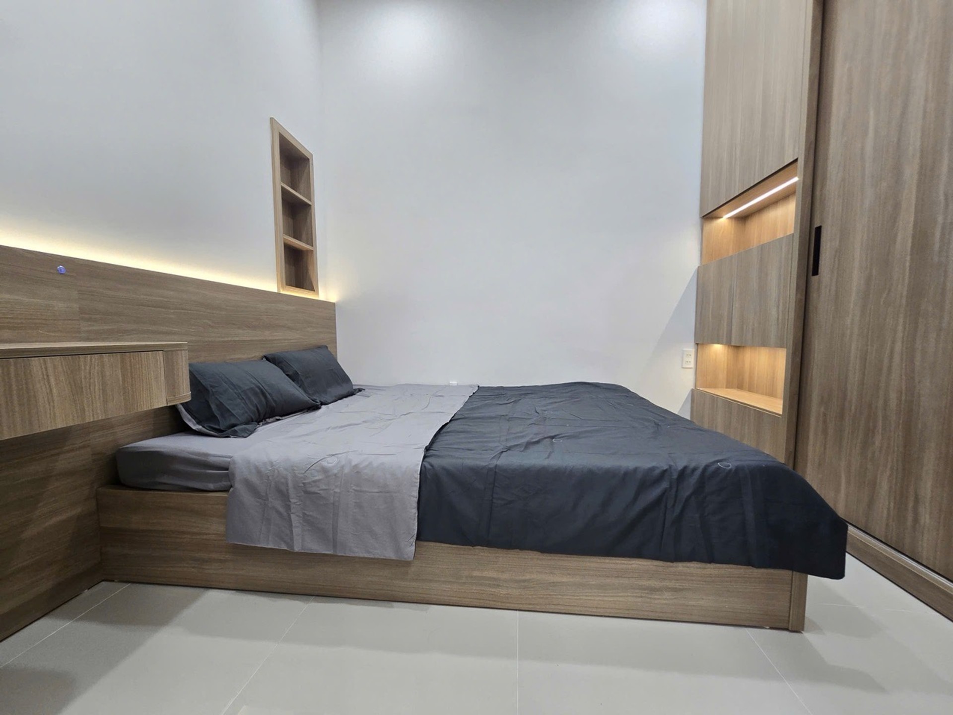 Nhà 2 tầng 3 phòng ngủ diện tích 38m2 khu Âu Cơ giá 5,15 tỷ