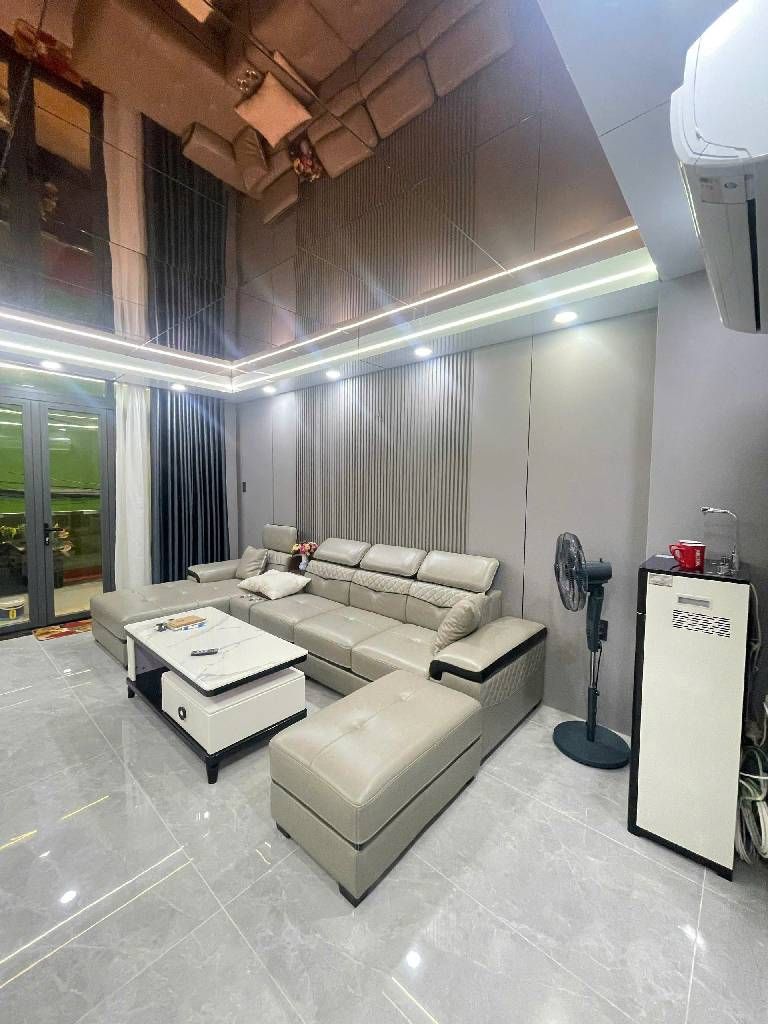 Bán nhà 6 tầng có thang máy, 72m2 tại Trần Thái Tông giá 13.9 tỷ