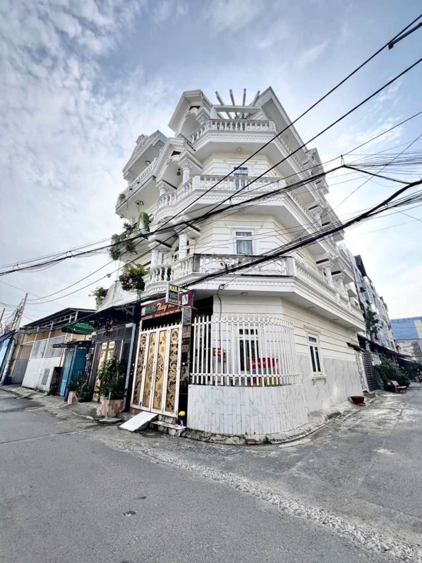 NHÀ ĐẸP 5 TẦNG ‘ DIỆN TÍCH KHỦNG — 87 m 5,5 m X 16 m ‘ CĂN GÓC ‘ QUÁ TUYỆT VỜi ‘ VỪA Ở VỪA KIN