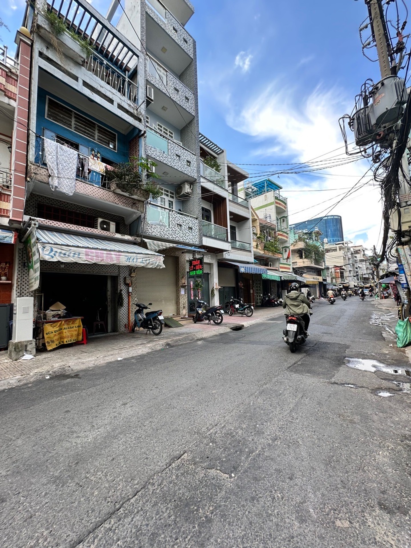 Nhà mặt tiền 5 tầng kinh doanh sầm uất ở Quận 11
