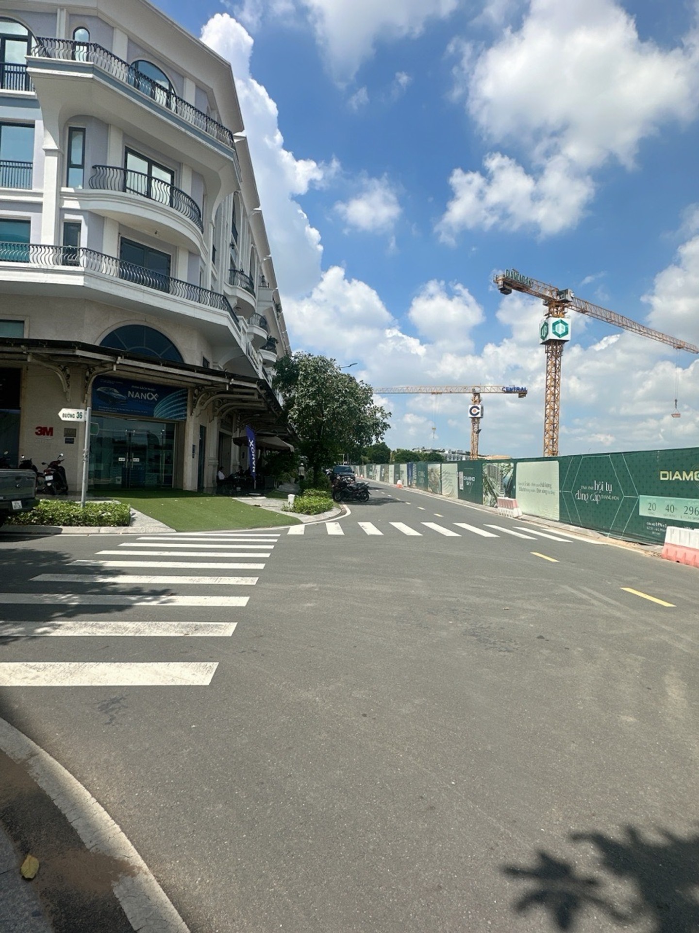 Bán nhà mặt phố 5 tầng góc 2 mặt tiền tại Vạn Phúc City, diện tích 253.1 m²