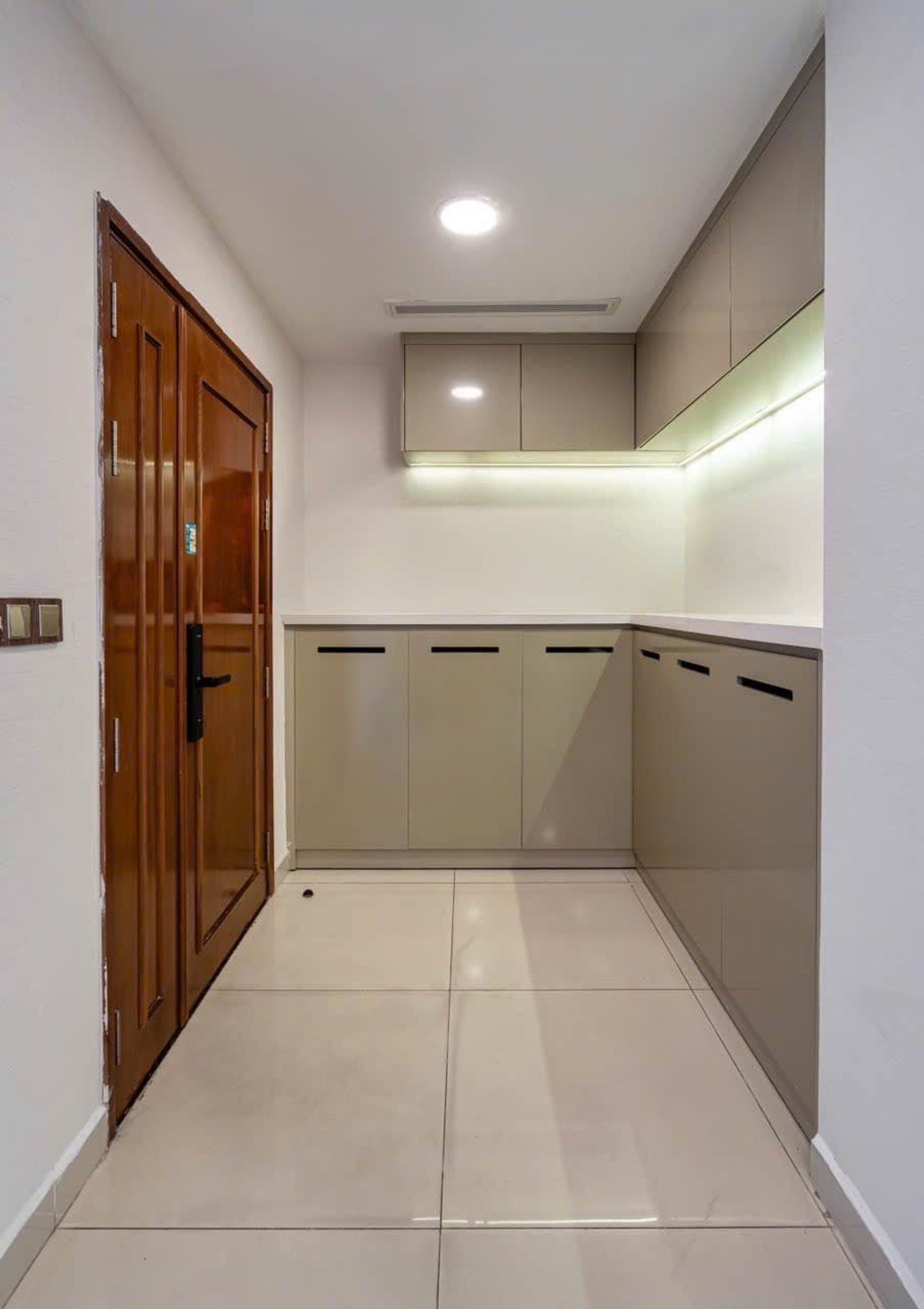 Bán căn hộ 3 phòng ngủ Sky Center Phổ Quang, diện tích 140m2