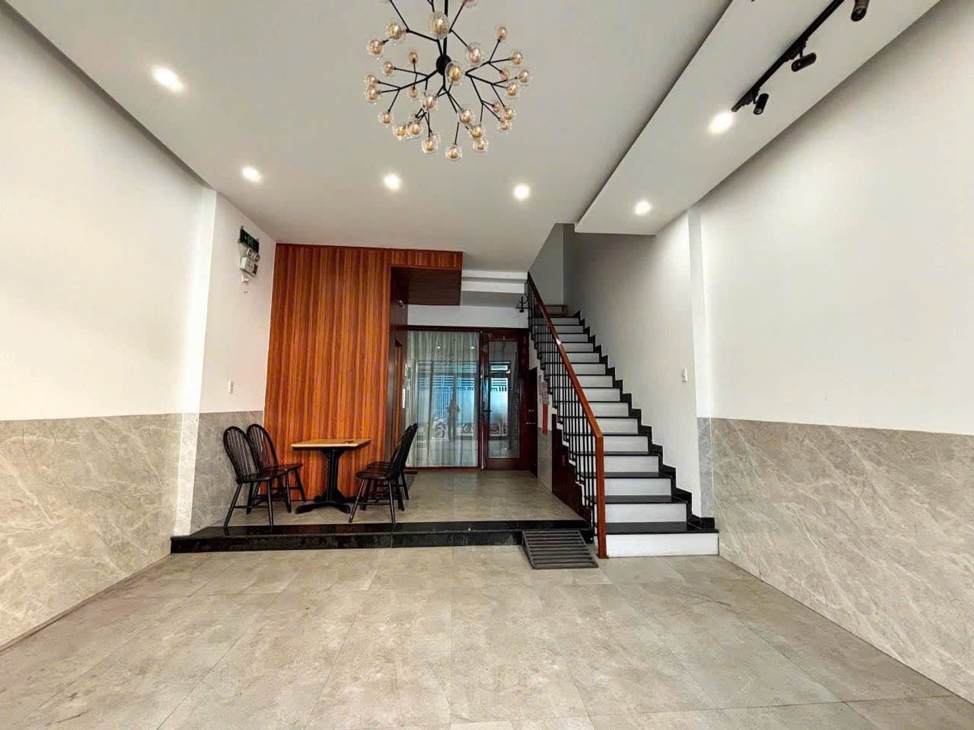 Bán nhà, mặt tiền, thạch lam, 81m x 4 tầng, giá 19.5 tỷ, thương lượng