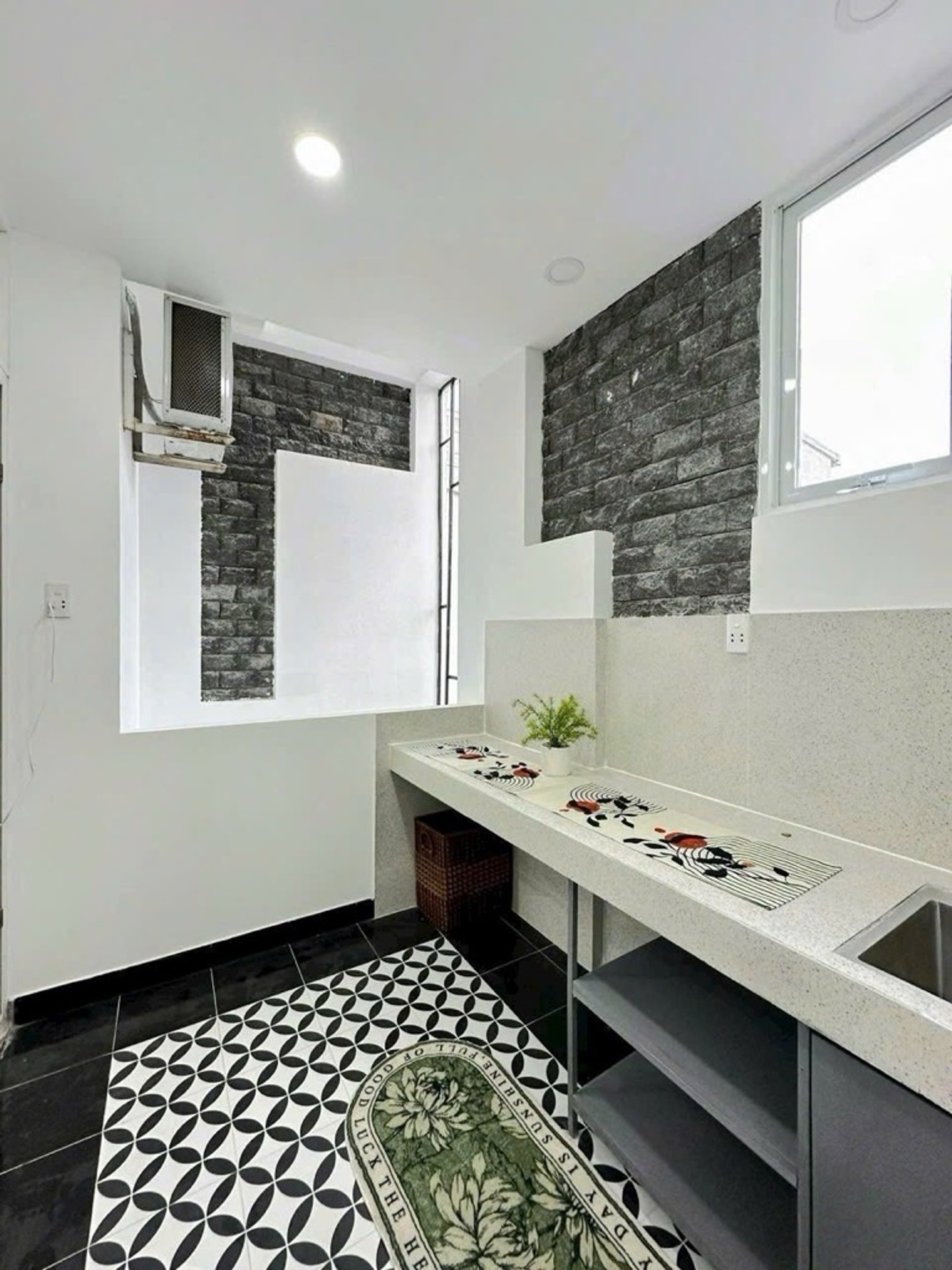 Nhà phố Hồ Văn Huê 7 phòng ngủ, hẻm xe hơi, giá ưu đãi