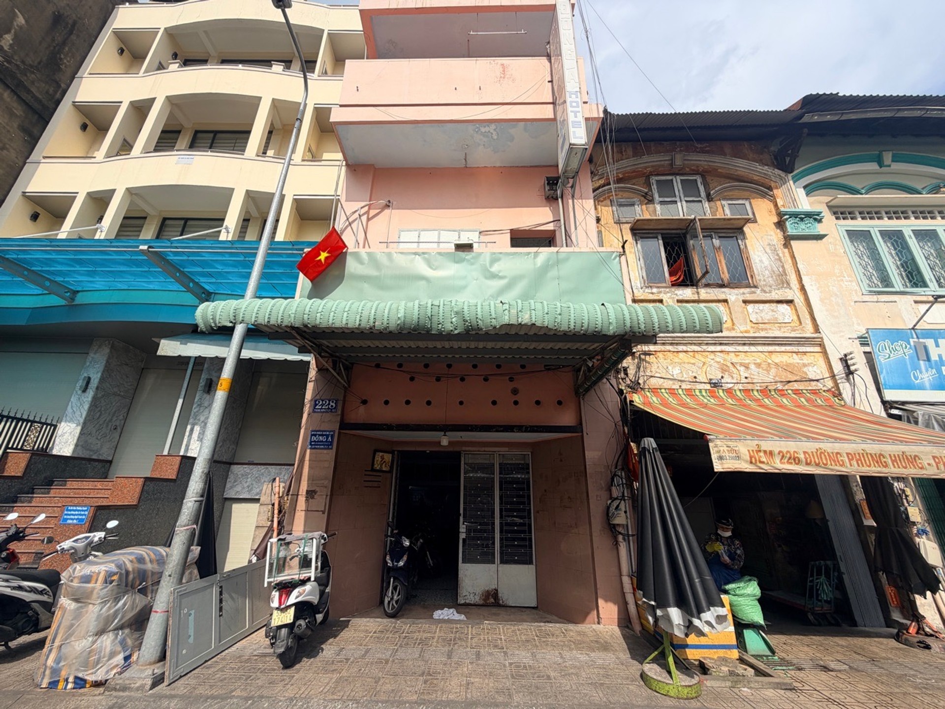 Nhà Phùng Hưng 2 Tầng Sang Trọng, Giá Tốt