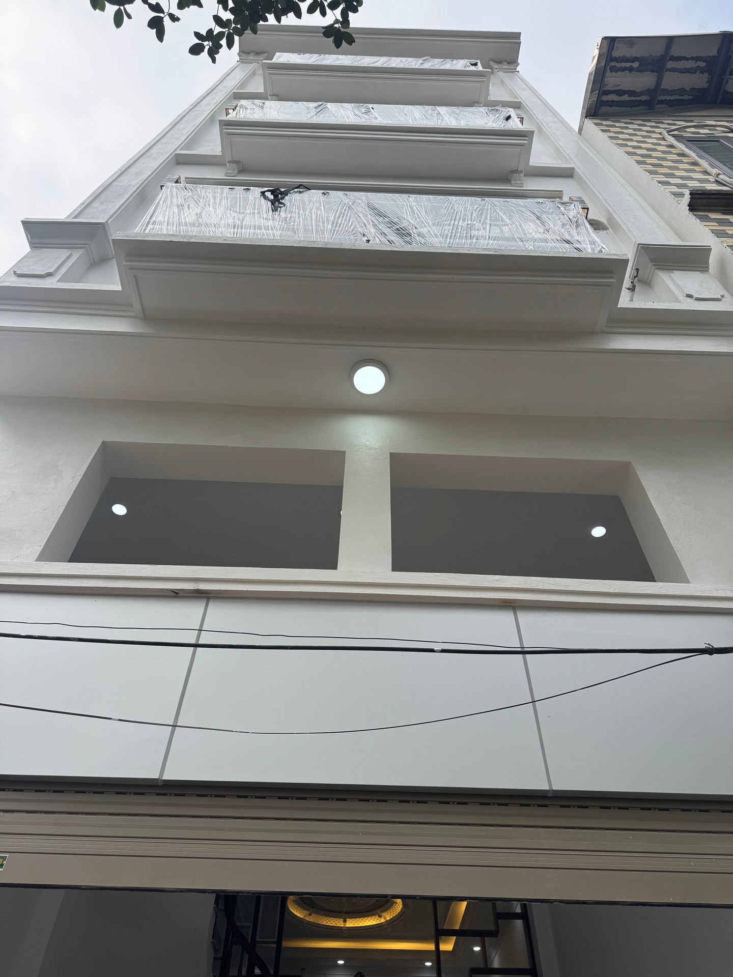 Nhà 5 tầng 5PN giá 6.7 tỷ, gần dự án ga cao tốc Ngọc Hồi