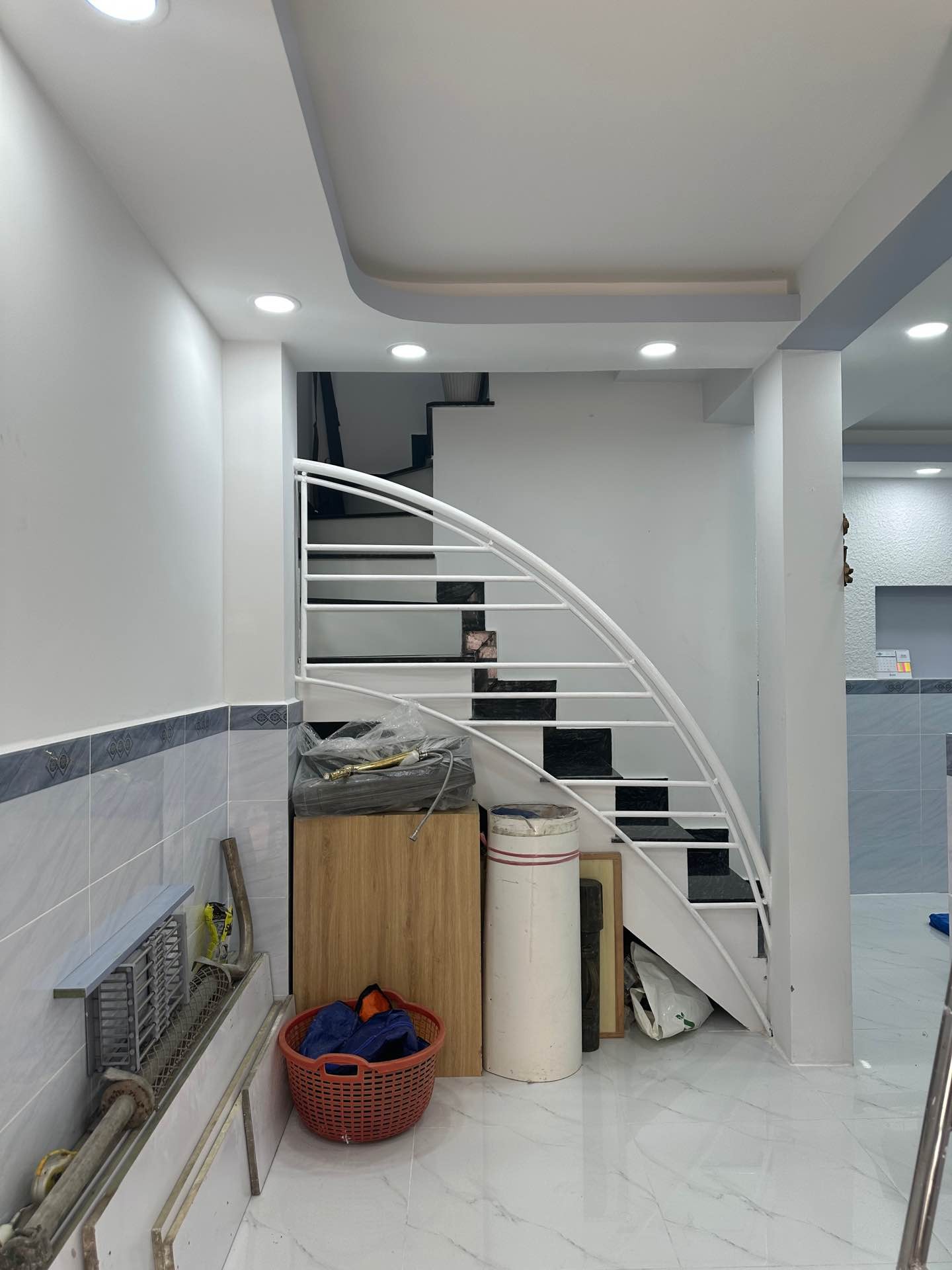 Nhà 4 tầng hẻm xe hơi Phường 10 Tân Bình, 3 phòng ngủ riêng