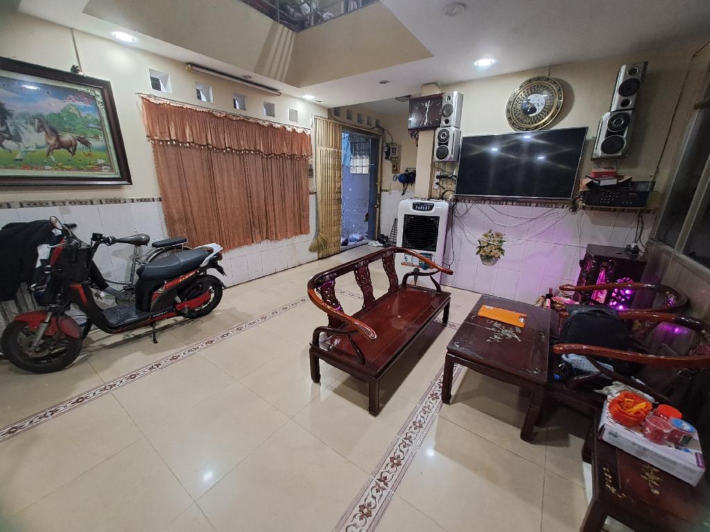 Nhà 2 tầng rộng rãi tại Tái Thiết, đầy đủ tiện nghi