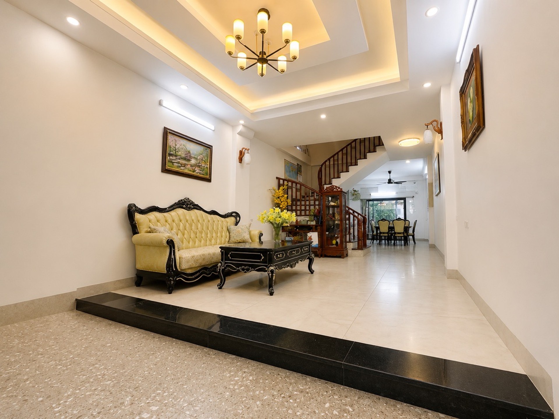 Bán nhà 99m2 x 5 tầng thang máy tại Bồ Đề, phù hợp kinh doanh và ở , spa, văn phòng