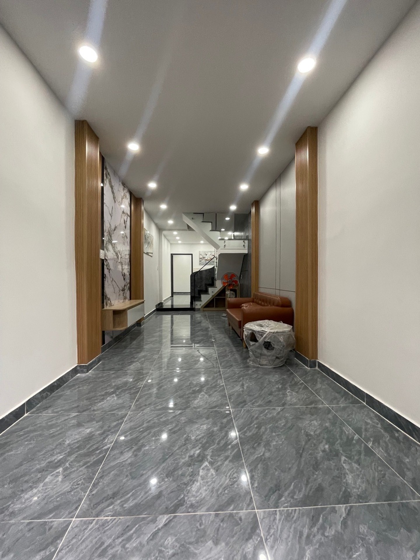 Nhà 2 tầng 4 phòng ngủ hướng Đông ở Bình Tân giá 4,98 tỷ