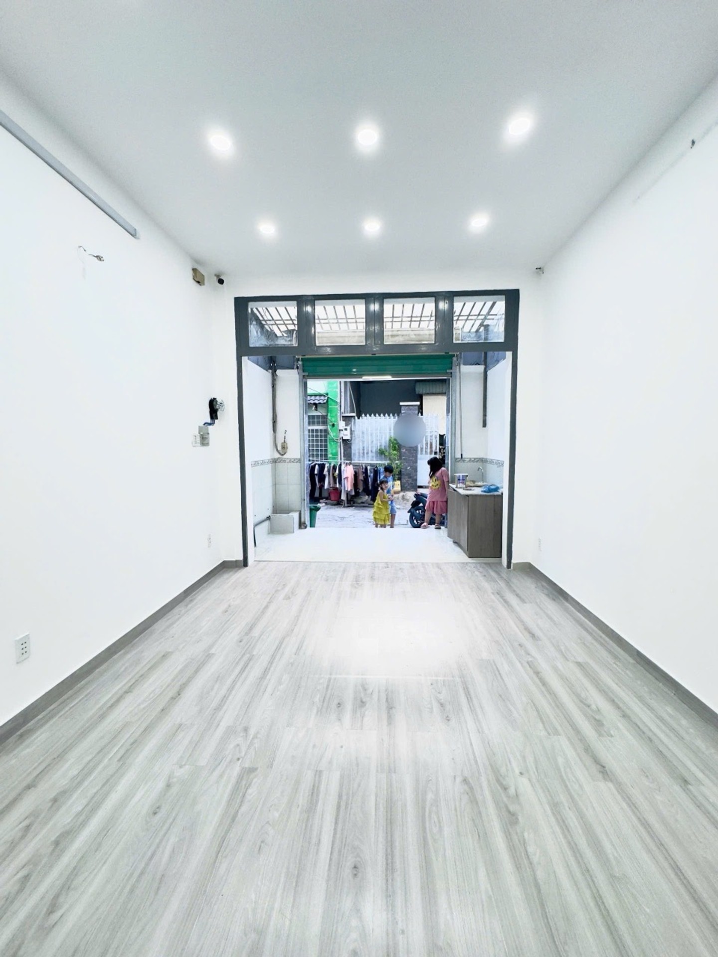 Nhà phố sang trọng cho thuê căn hộ dịch vụ tại quận trung tâm