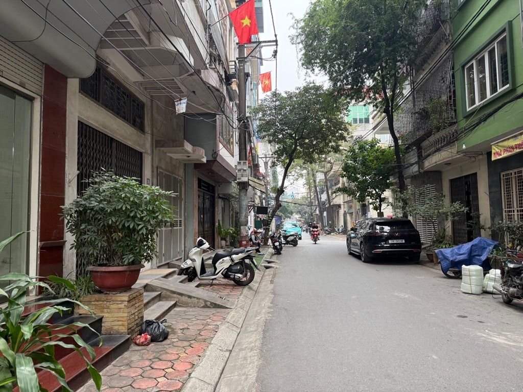 Nhà phân lô ô tô tránh, vỉa hè rộng tại Tam Trinh