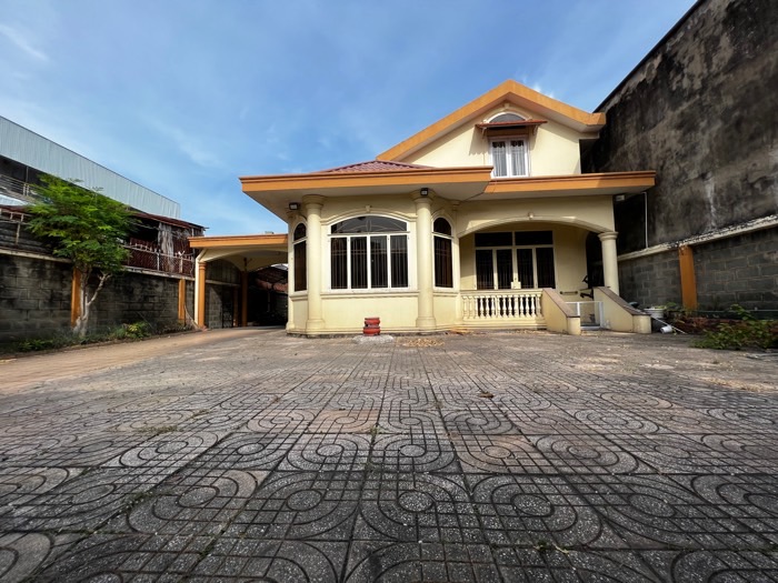 Bán nhà riêng 462m², 4 phòng ngủ tại Tân Trụ giá tốt