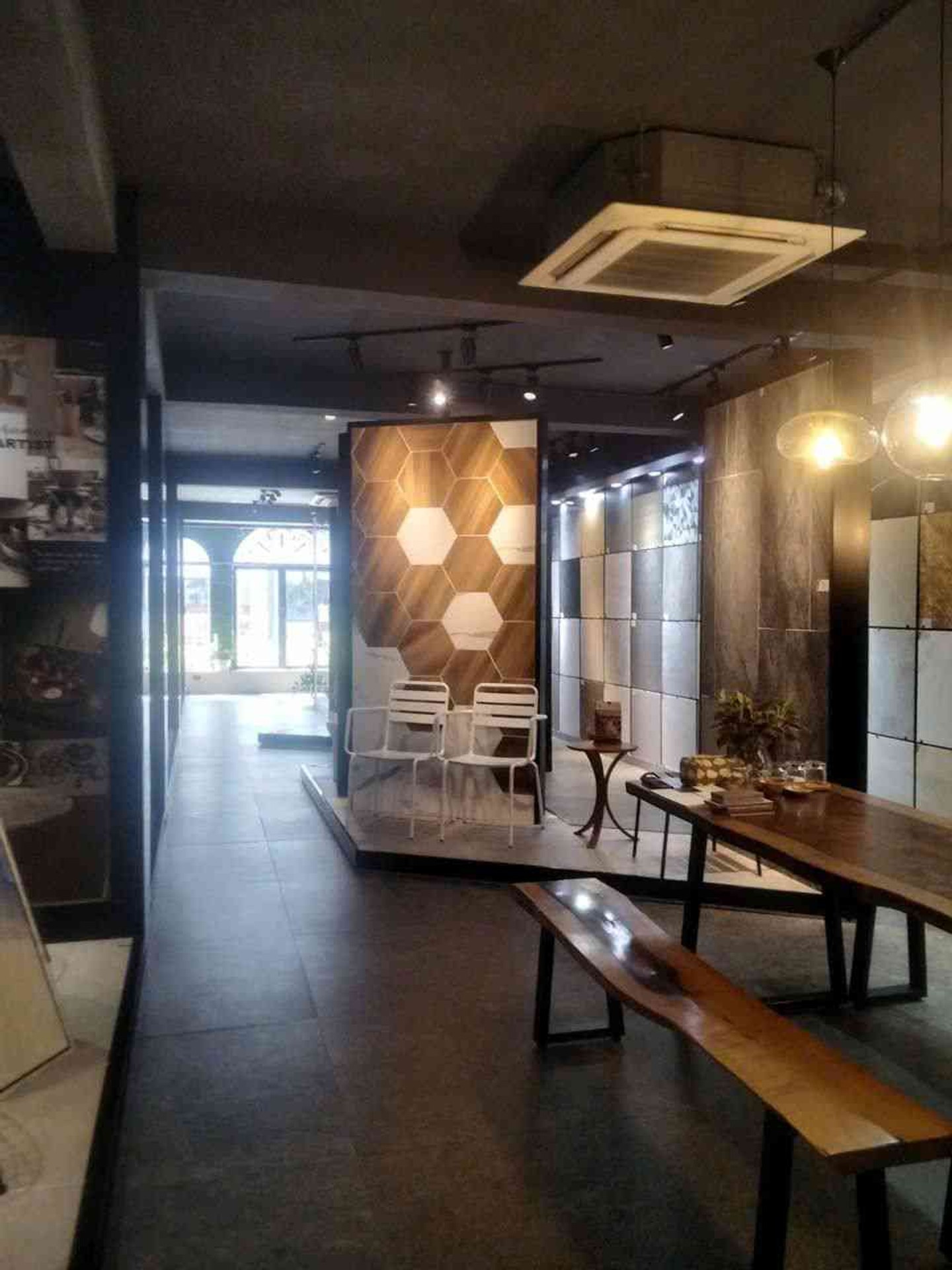 Nhà Mặt Phố Hoàng Văn Thụ - Vừa Ở Vừa Kinh Doanh Hiệu Quả