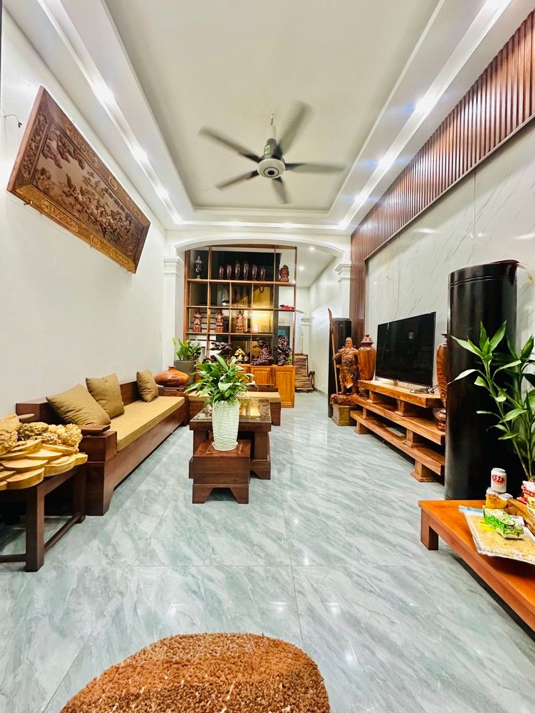 Nhà 6 tầng thang máy, 10 phòng ngủ, gần Giáp Bát