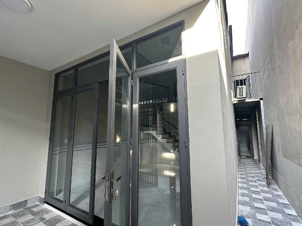 Cơ hội sở hữu nhà 2 tầng 77m2 hẻm xe hơi Thới Tam Thôn, giá tốt, pháp lý chuẩn, mặt tiền rộng.