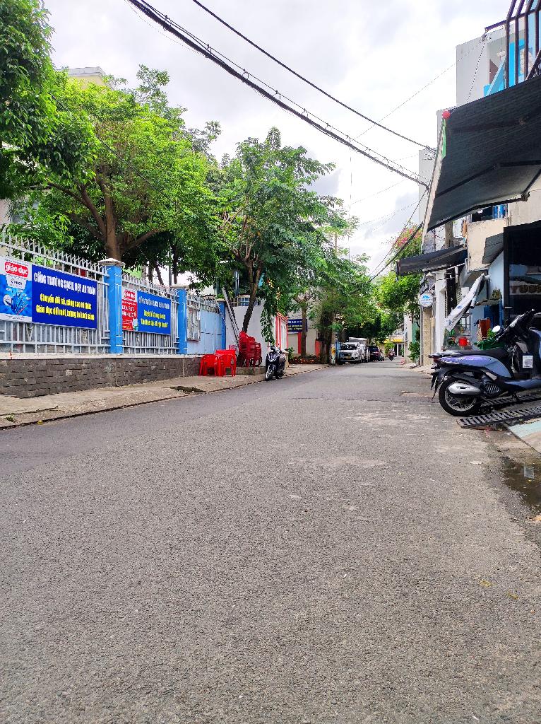 Nhà đẹp view hẻm kinh doanh sầm uất, Tái Thiết