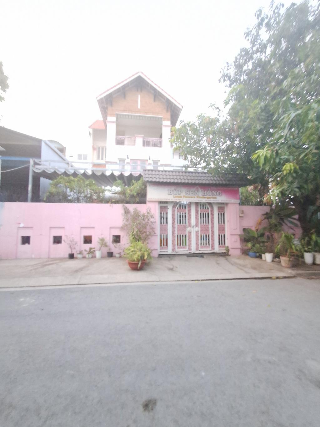 Biệt thự sân vườn rộng rãi ngay Phú Thuận - Giá sốc 29 tỷ
