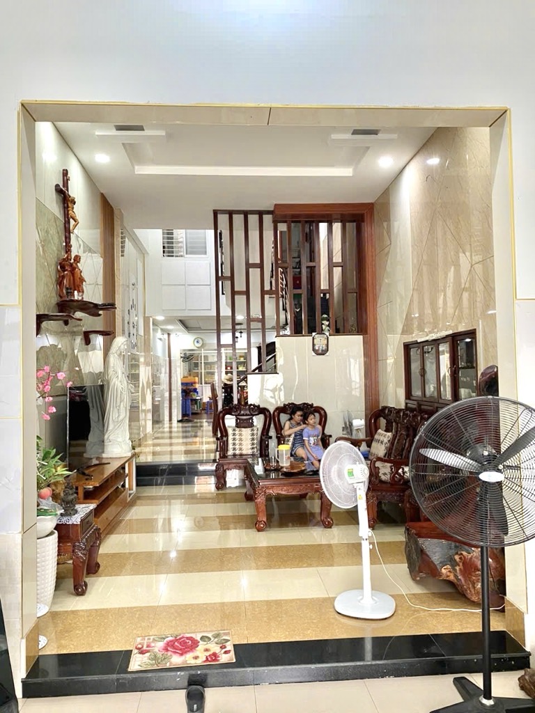 Nhà mặt phố 4 tầng siêu đẹp, tiện kinh doanh tại Tân Bình