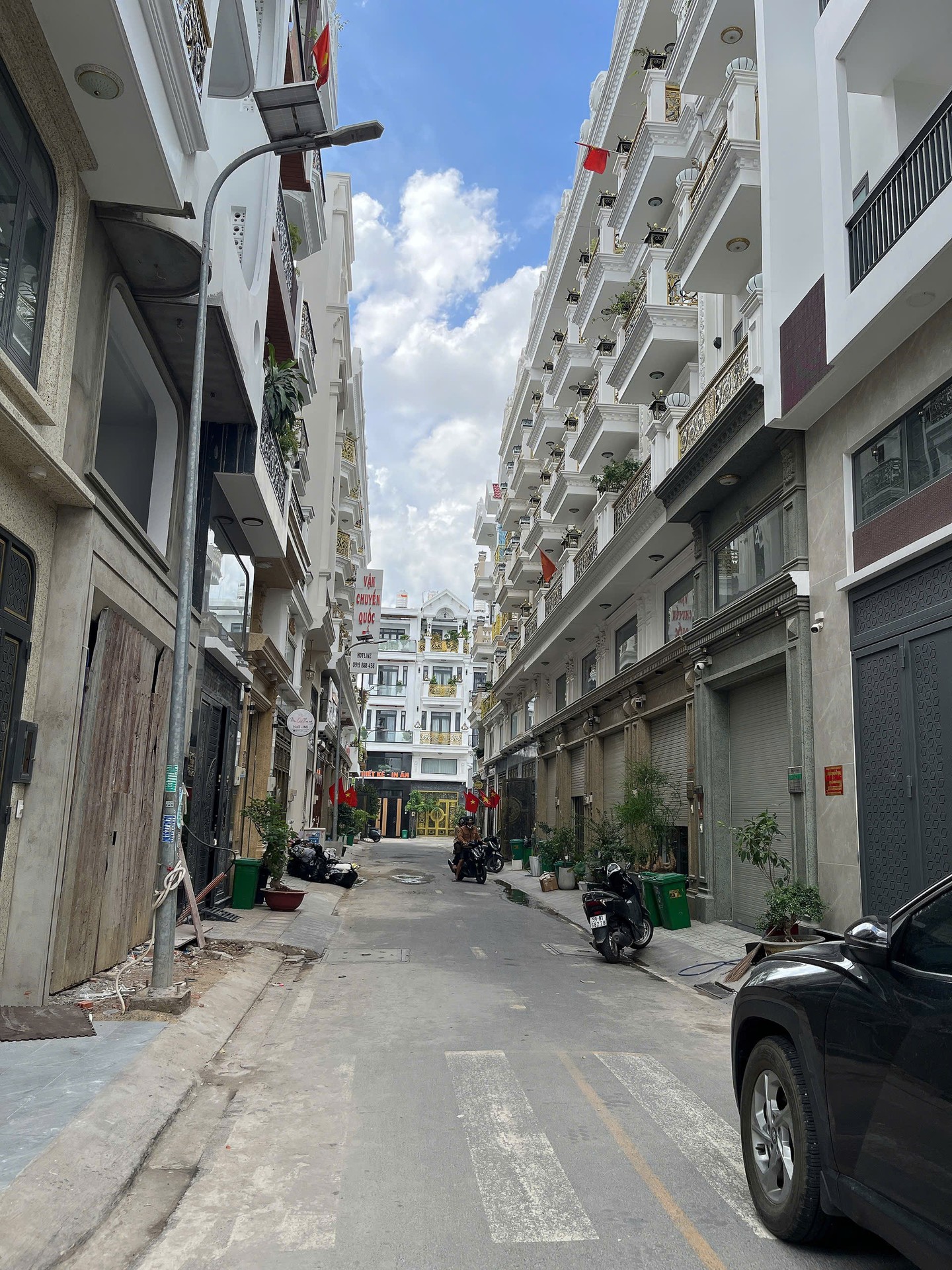 Nhà 5 tầng mặt phố Bình Hưng Hòa B giá siêu tốt
