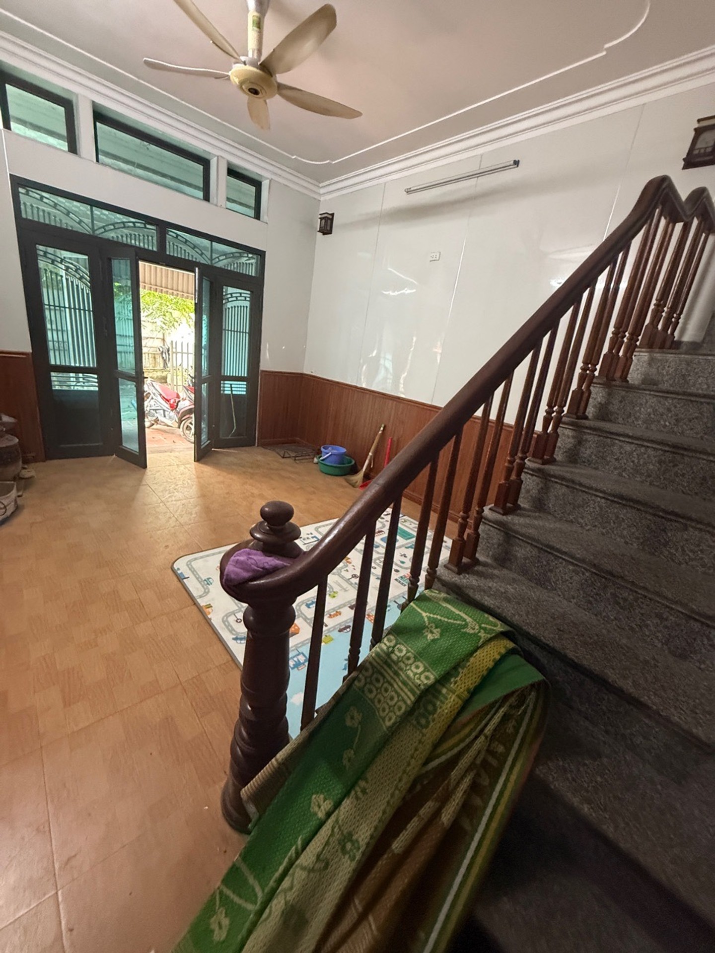 Cơ hội sở hữu nhà 3 tầng mặt tiền rộng khu vực Võ Văn Kiệt giá tốt
