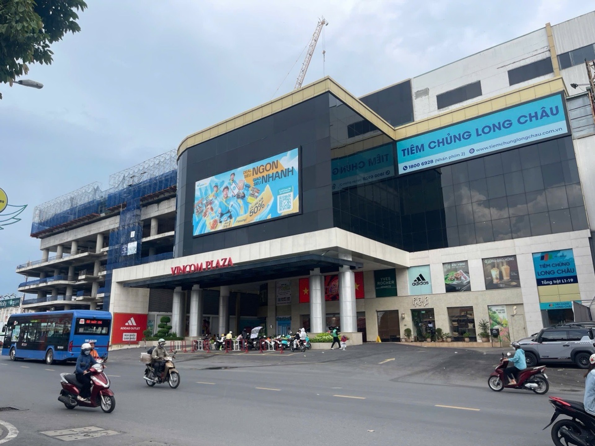 CHDV 4 Tầng–7 Phòng Full Khách Thuê–Hẻm ô tô-Dòng Tiền 300 Tr/ Năm – Gần Vincom Võ Văn Ngân
