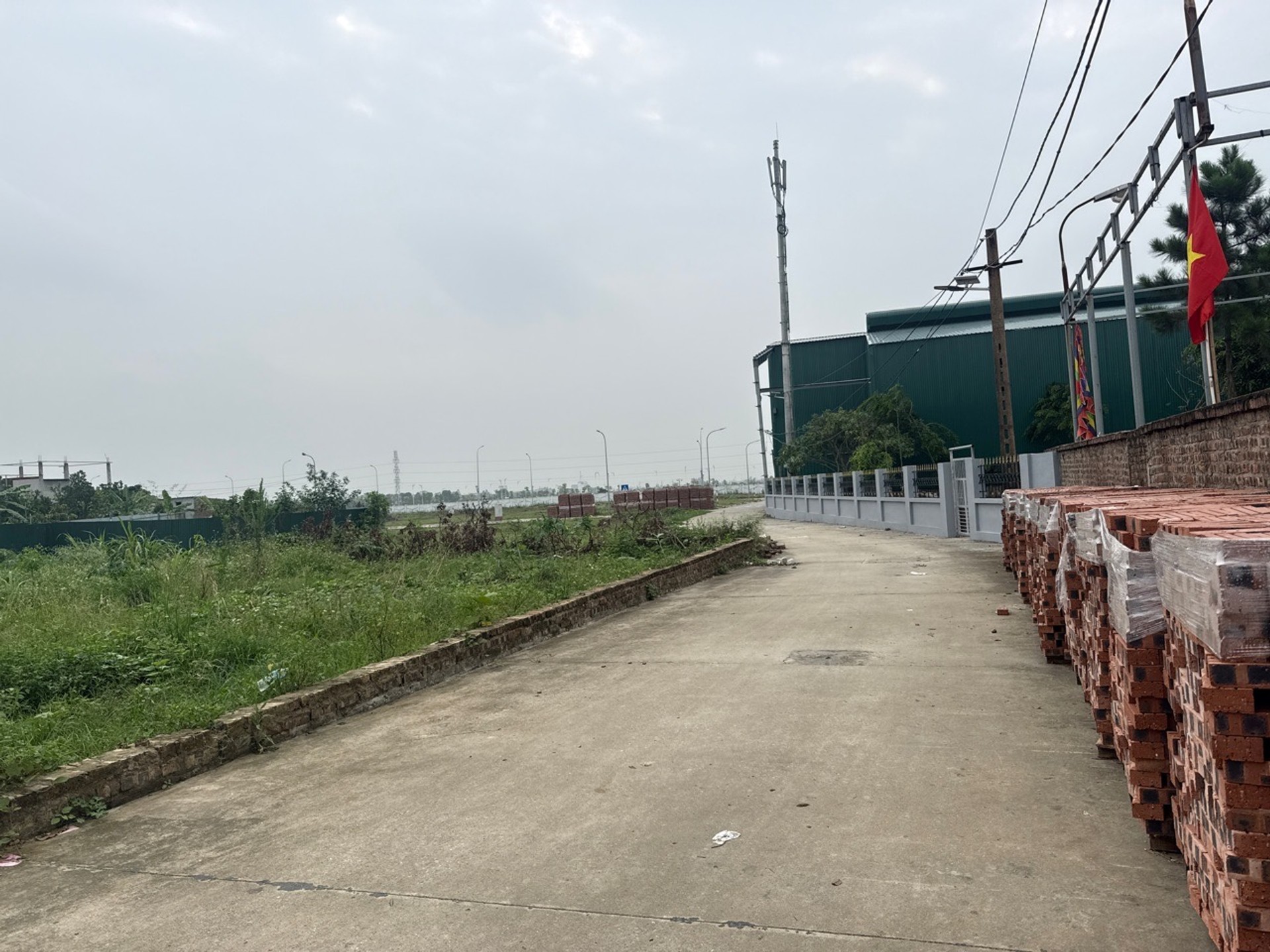 Bán đất 76m2 lô góc mặt tiền rộng tại Hương Đình